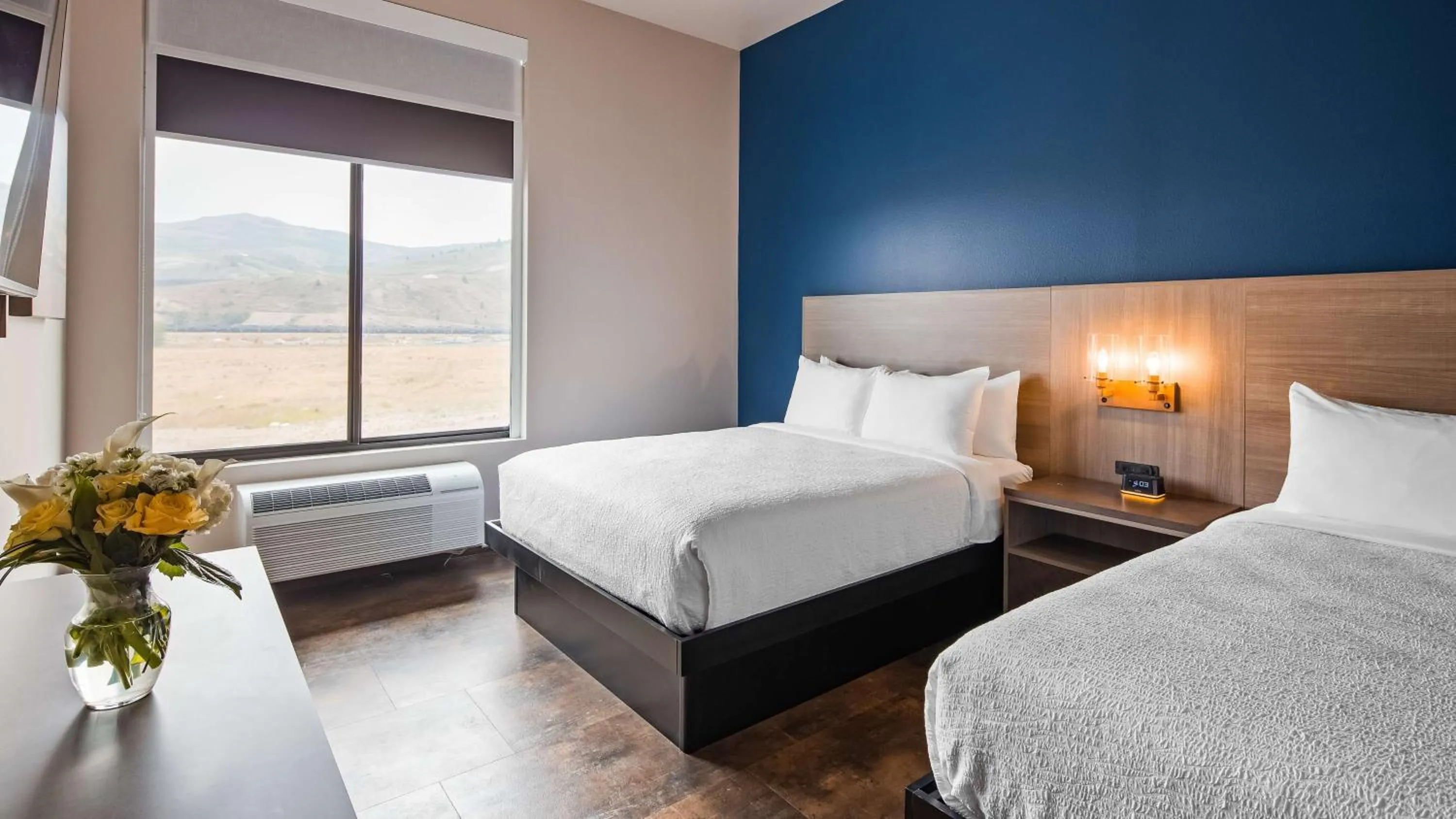 Photo of the whole room, Bed in The Forge Hotel BW Signature Collection