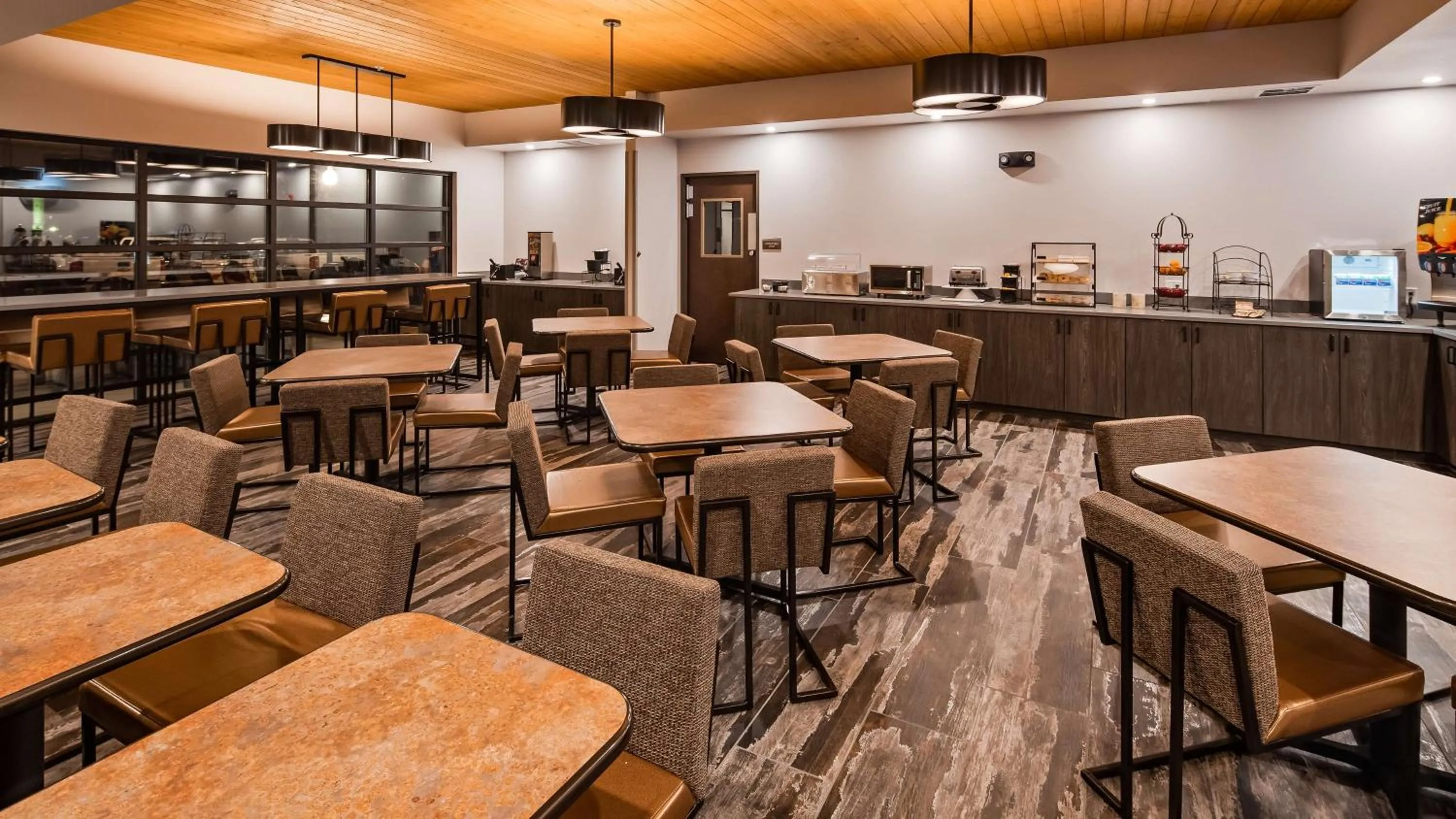 Restaurant/places to eat in The Forge Hotel BW Signature Collection