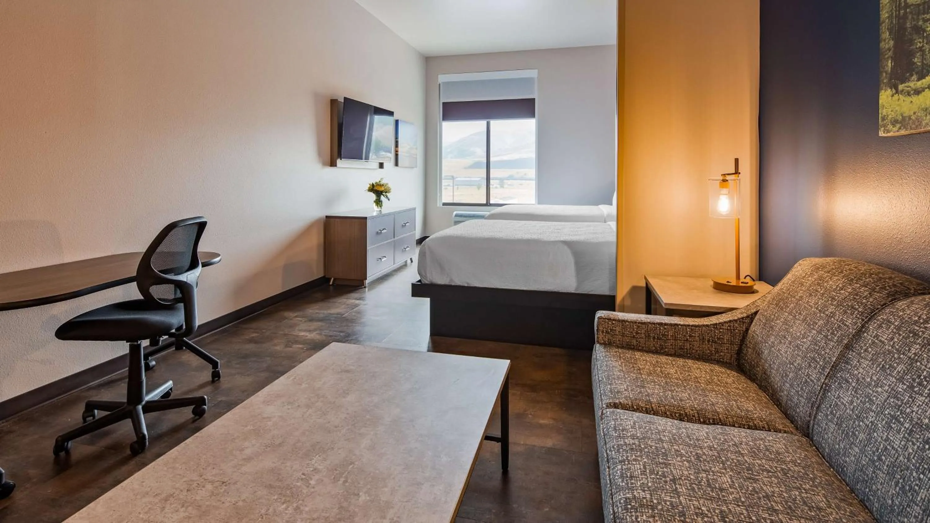 Photo of the whole room, Bed in The Forge Hotel BW Signature Collection