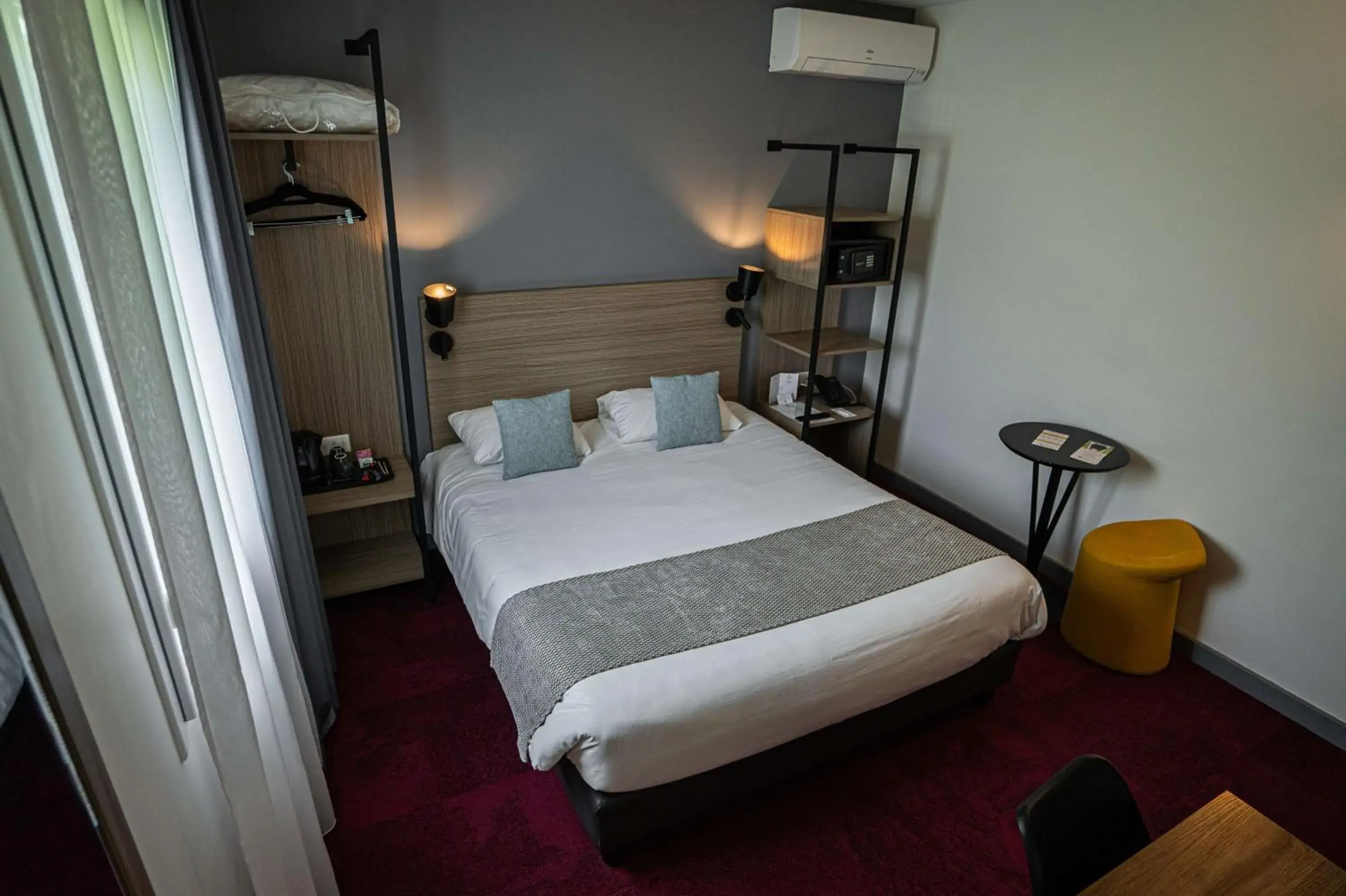 Standard Double Room in Sure Hotel by Best Western Les Portes de Montauban Standard Double Room in Sure Hotel by Best Western Les Portes de Montauban