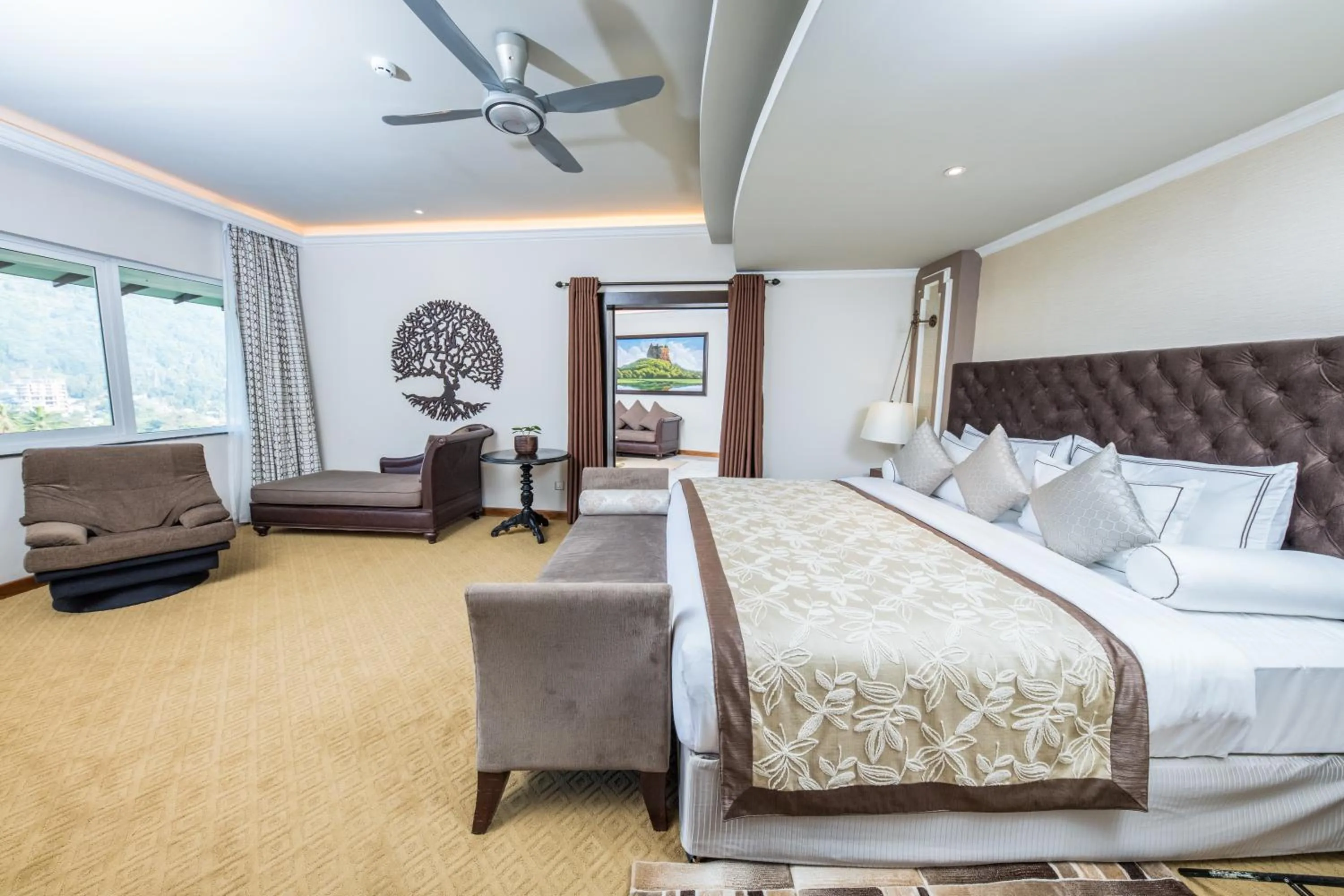 Bedroom, Bed in Earl's Regent Hotel