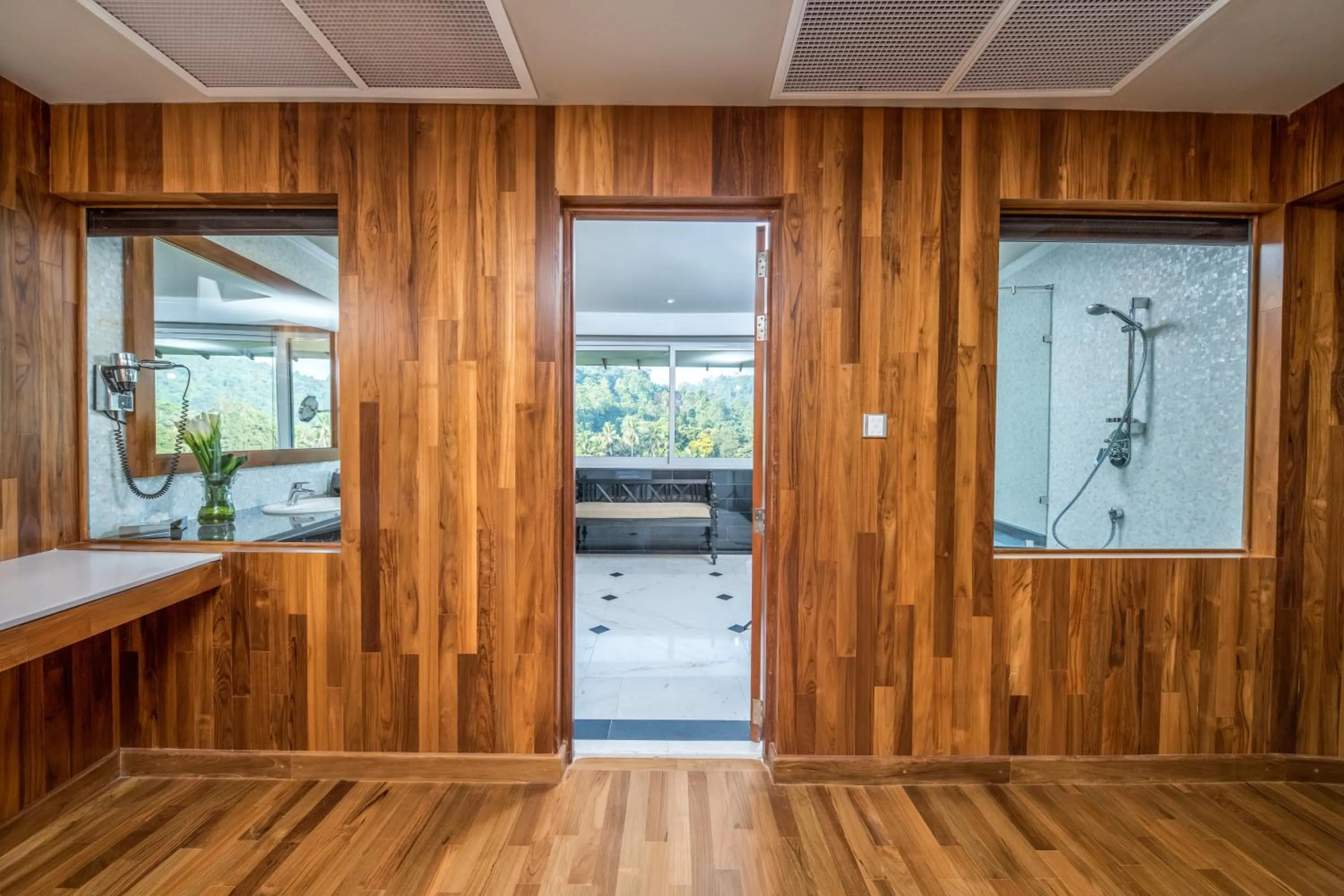 Bathroom in Earl's Regent Hotel