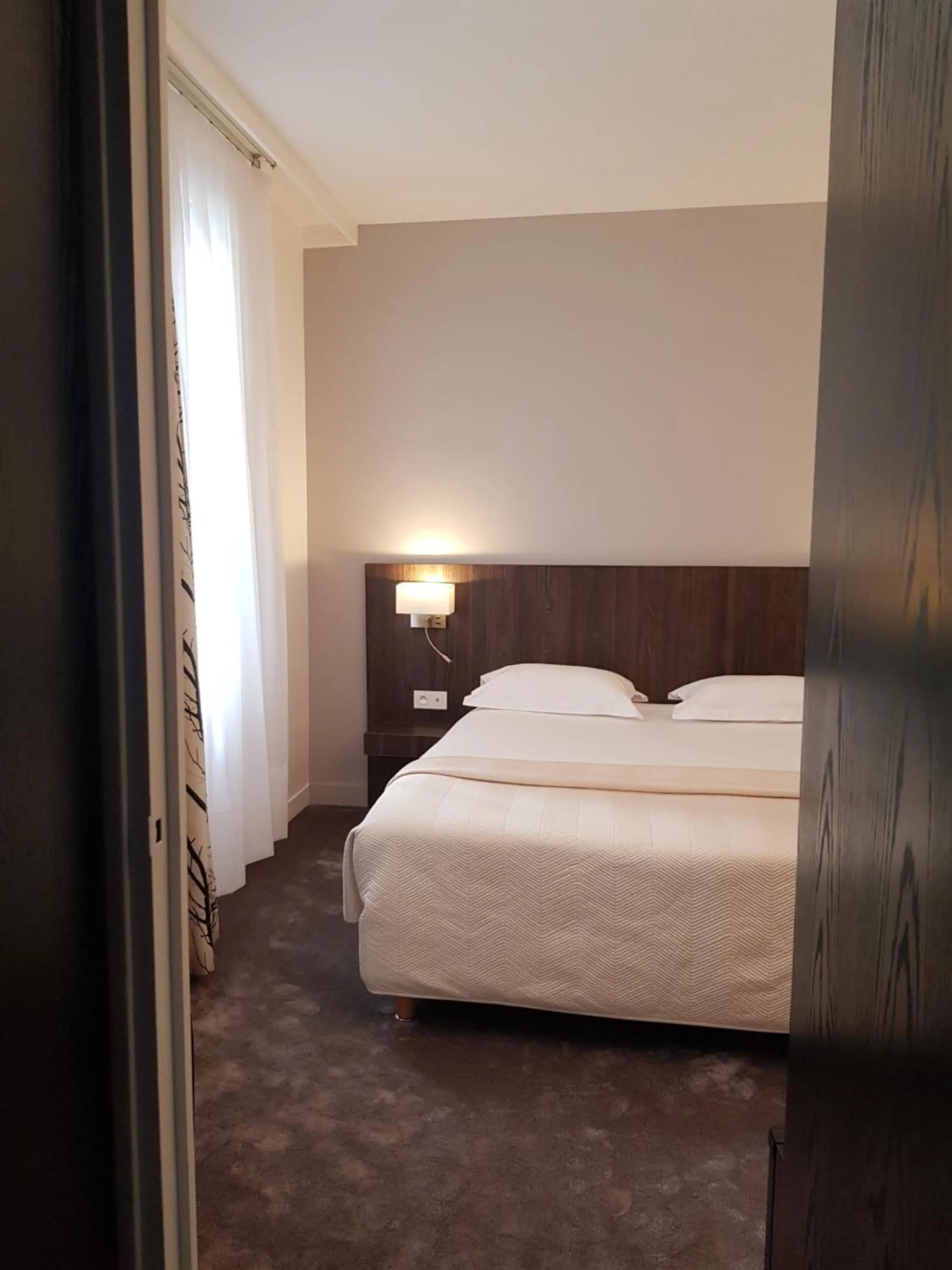 Photo of the whole room, Bed in HOTEL ALISON