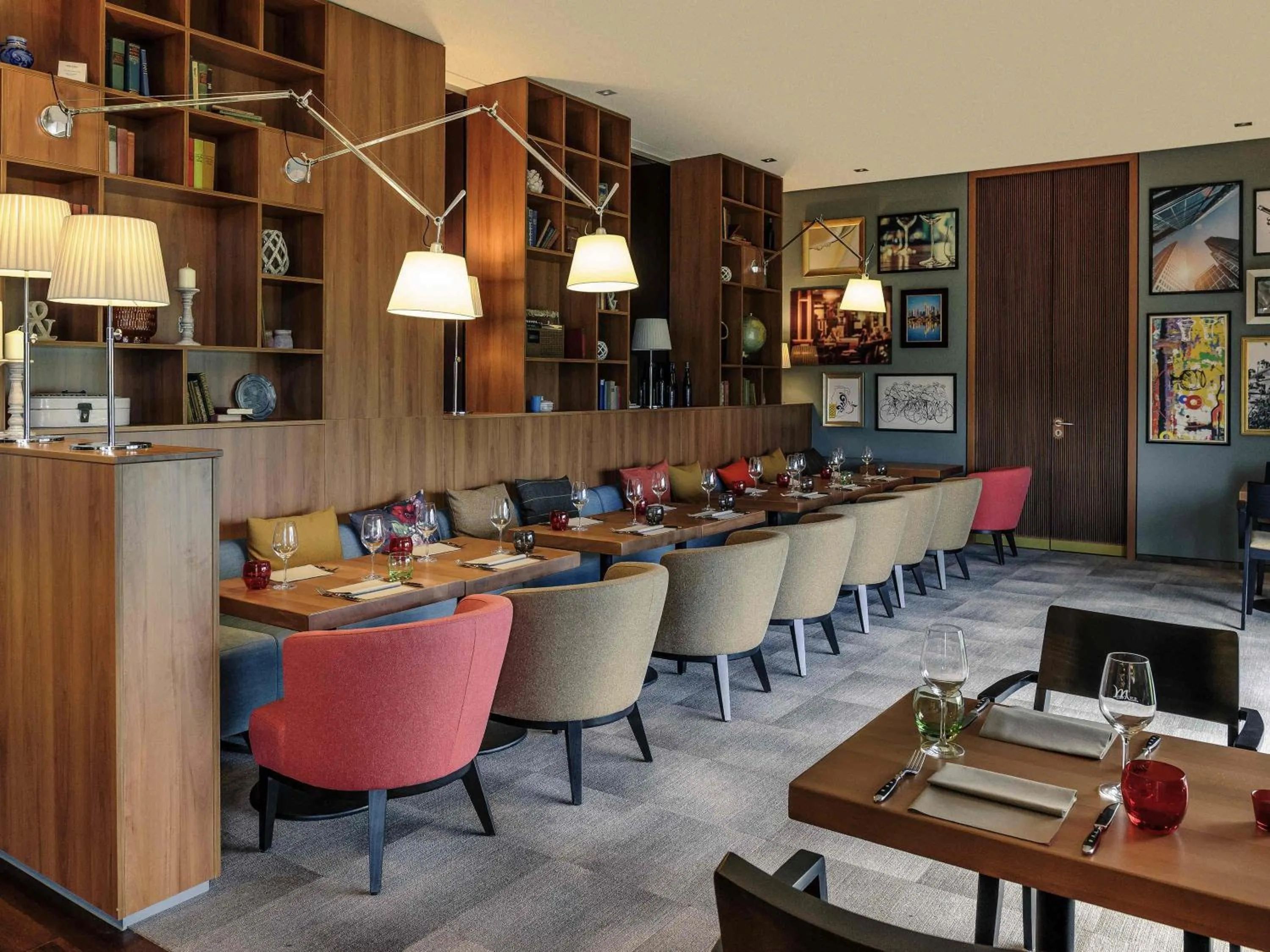 Restaurant/places to eat in Mercure Hotel Frankfurt Eschborn Helfmann-Park