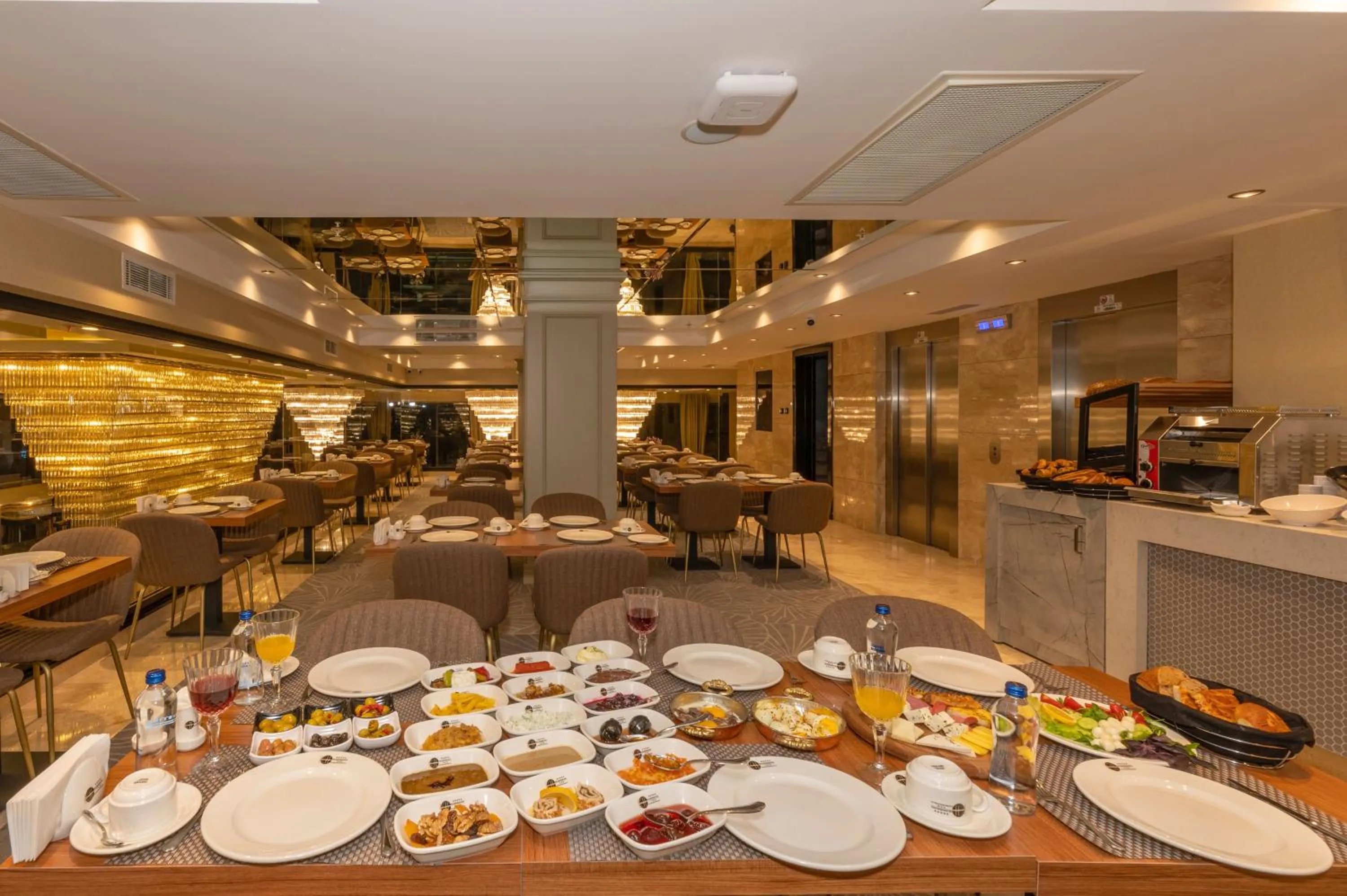 Restaurant/places to eat in The Conforium Hotel Van