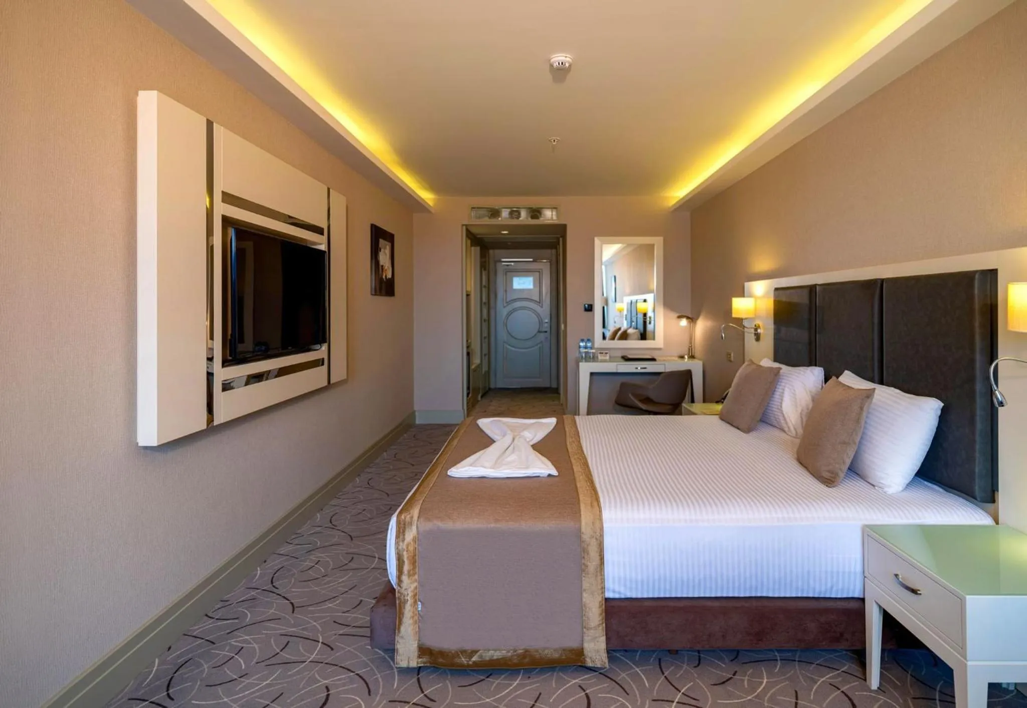 Photo of the whole room, Bed in The Conforium Hotel Van