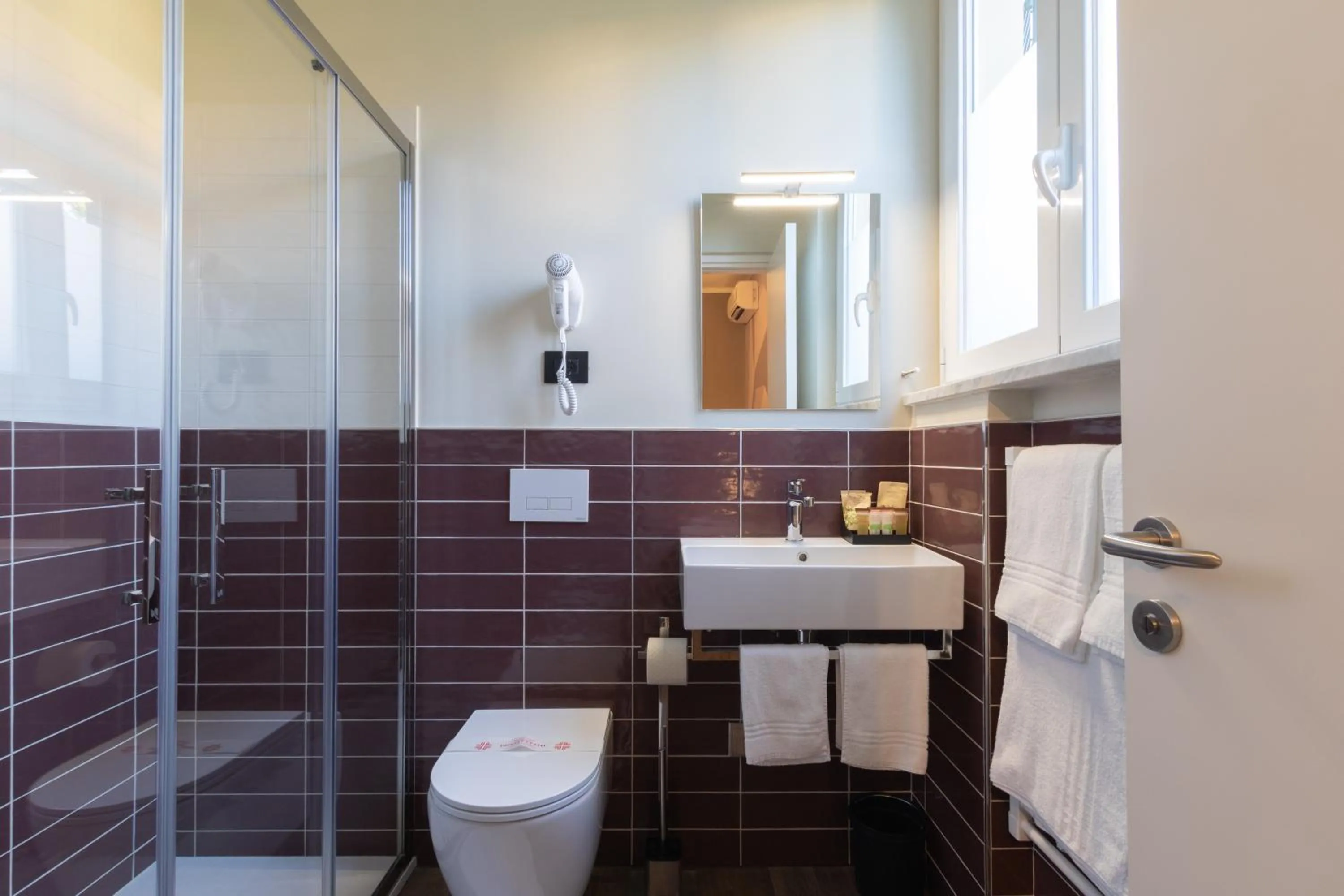 Shower in The Time -Home & Hotel-