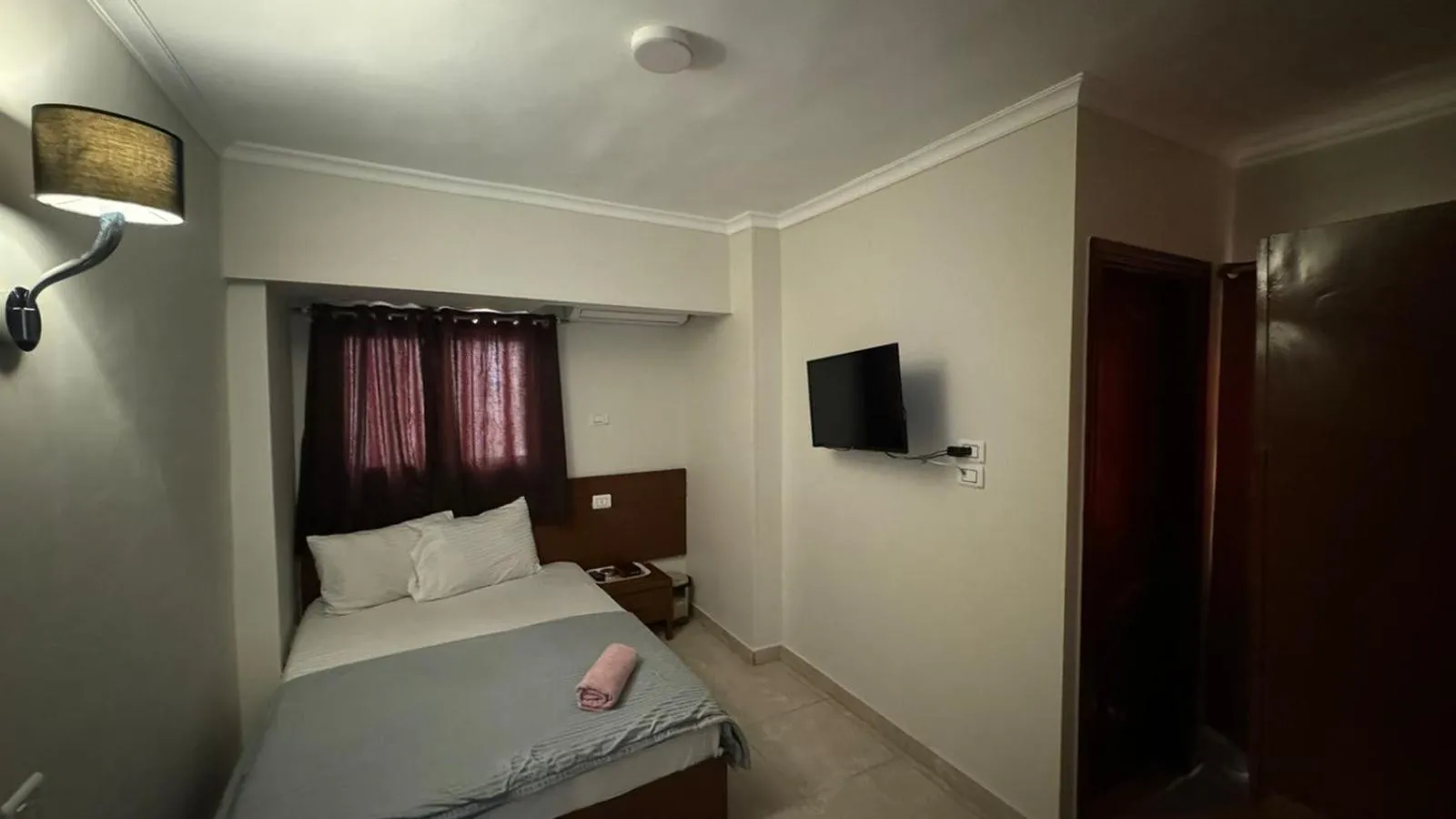 Communal lounge/ TV room, Bed in Royal hotel Tanta - فندق رويال طنطا