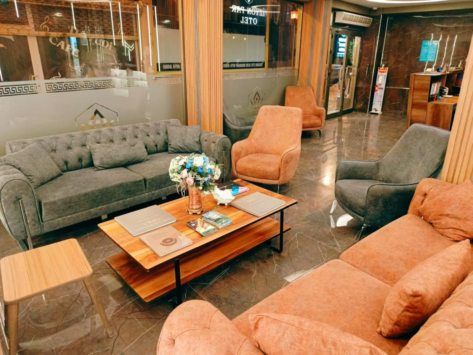 Seating area in Vizyon Park Otel