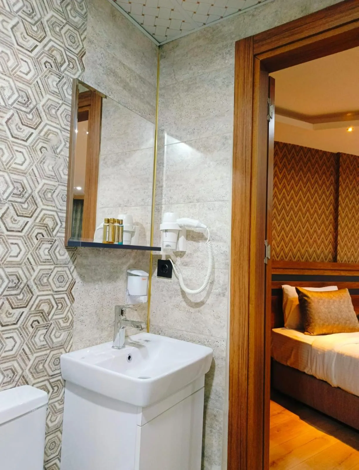 Bathroom, Bed in Vizyon Park Otel