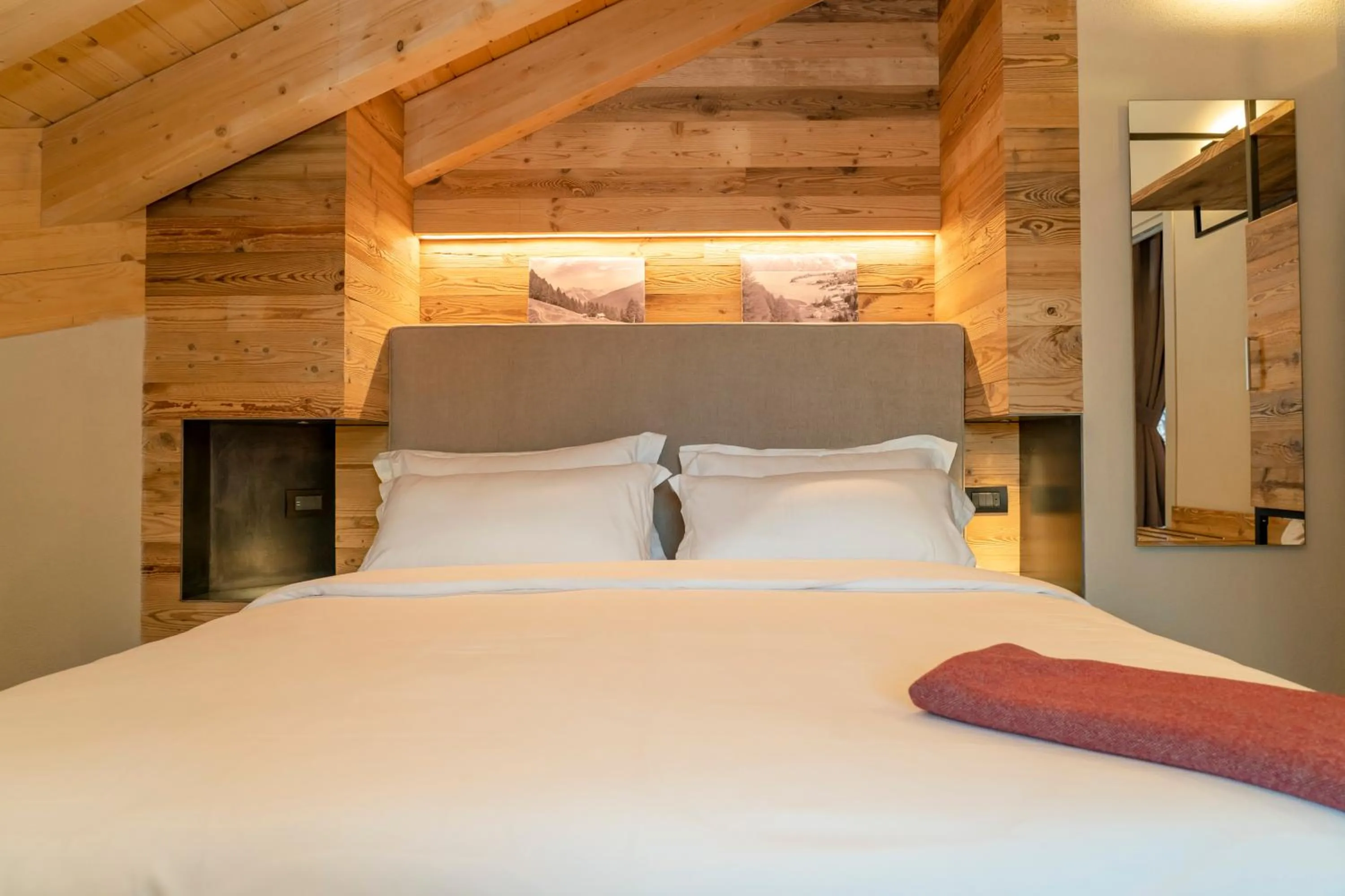 Bedroom, Bed in Nira Mountain Resort Futura