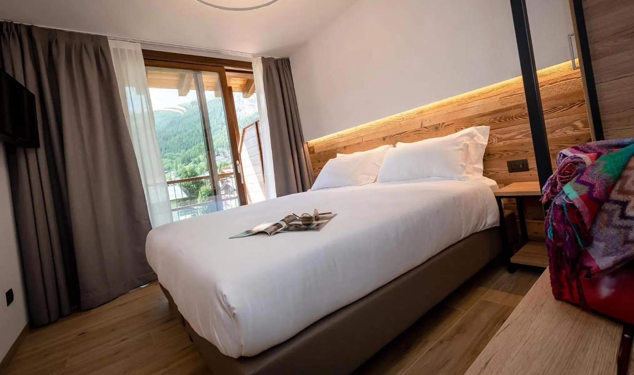 Balcony/Terrace, Bed in Nira Mountain Resort Futura