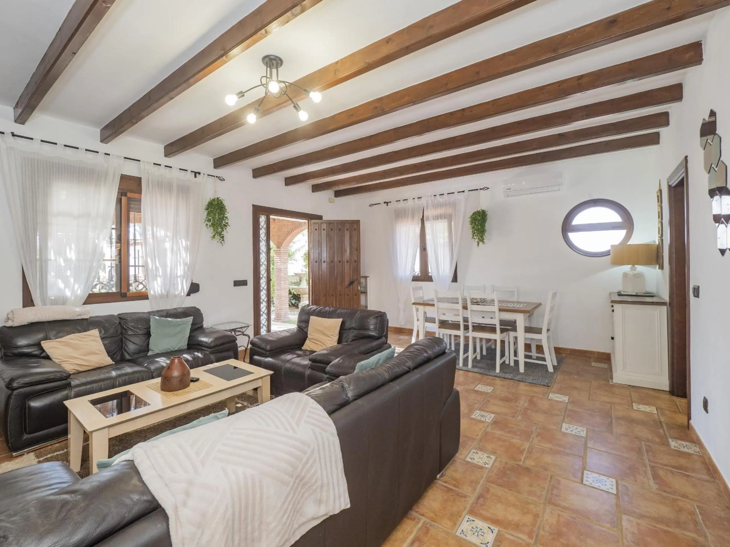 Communal lounge/ TV room in Cubo's Casa Rural Sol