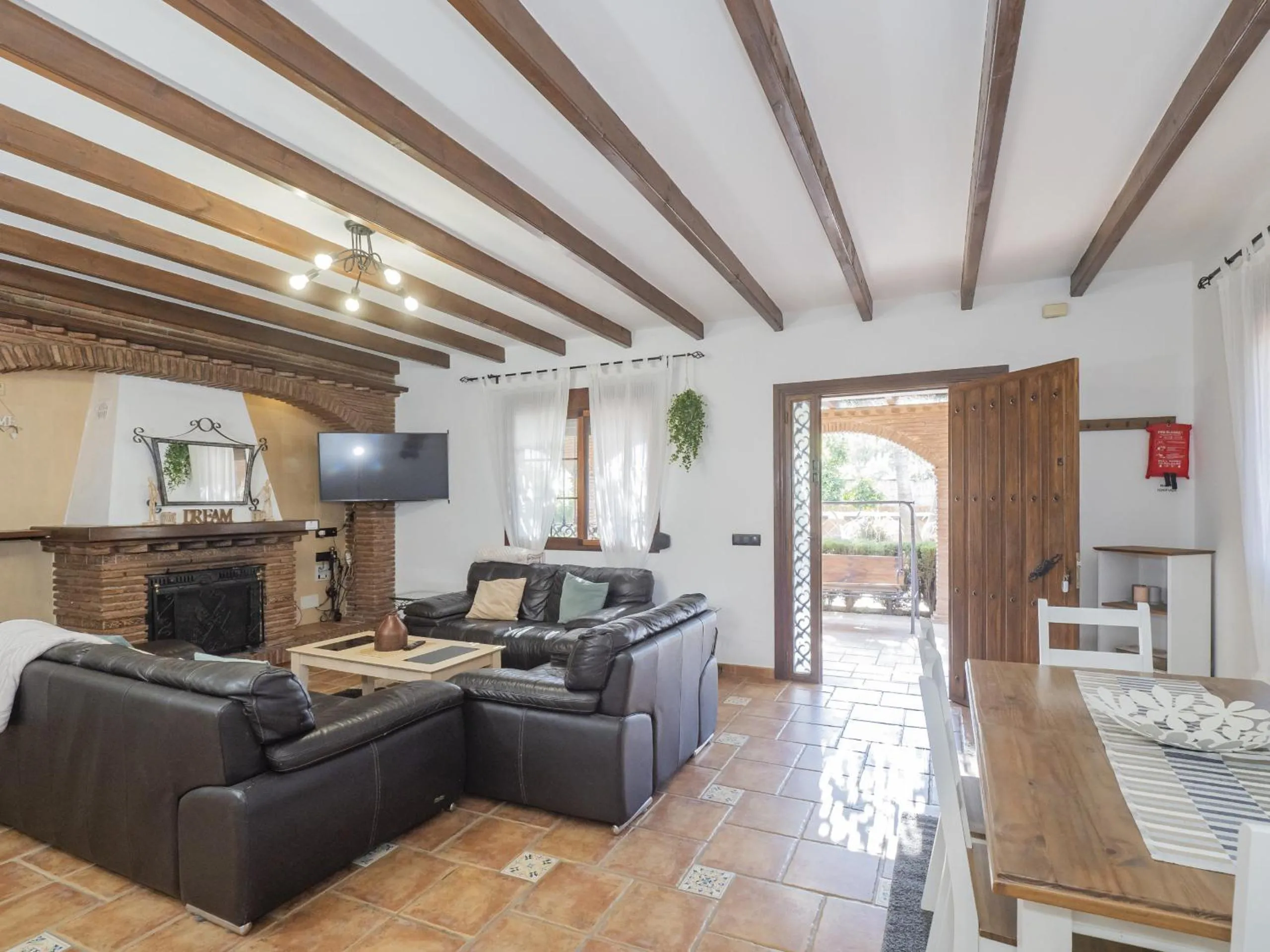 Communal lounge/ TV room in Cubo's Casa Rural Sol