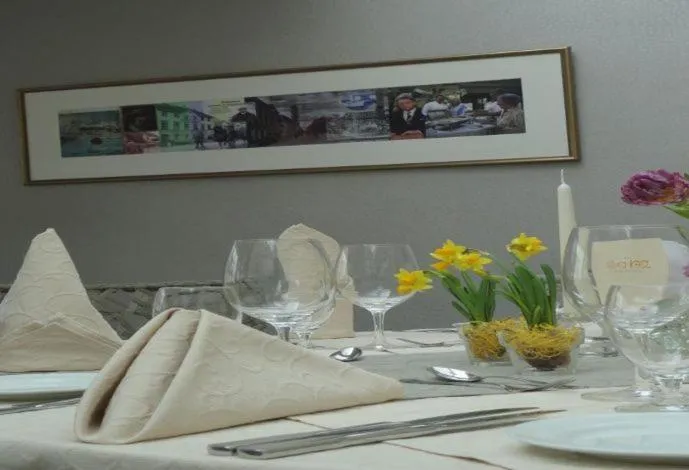 Restaurant/places to eat in Hotel Engel