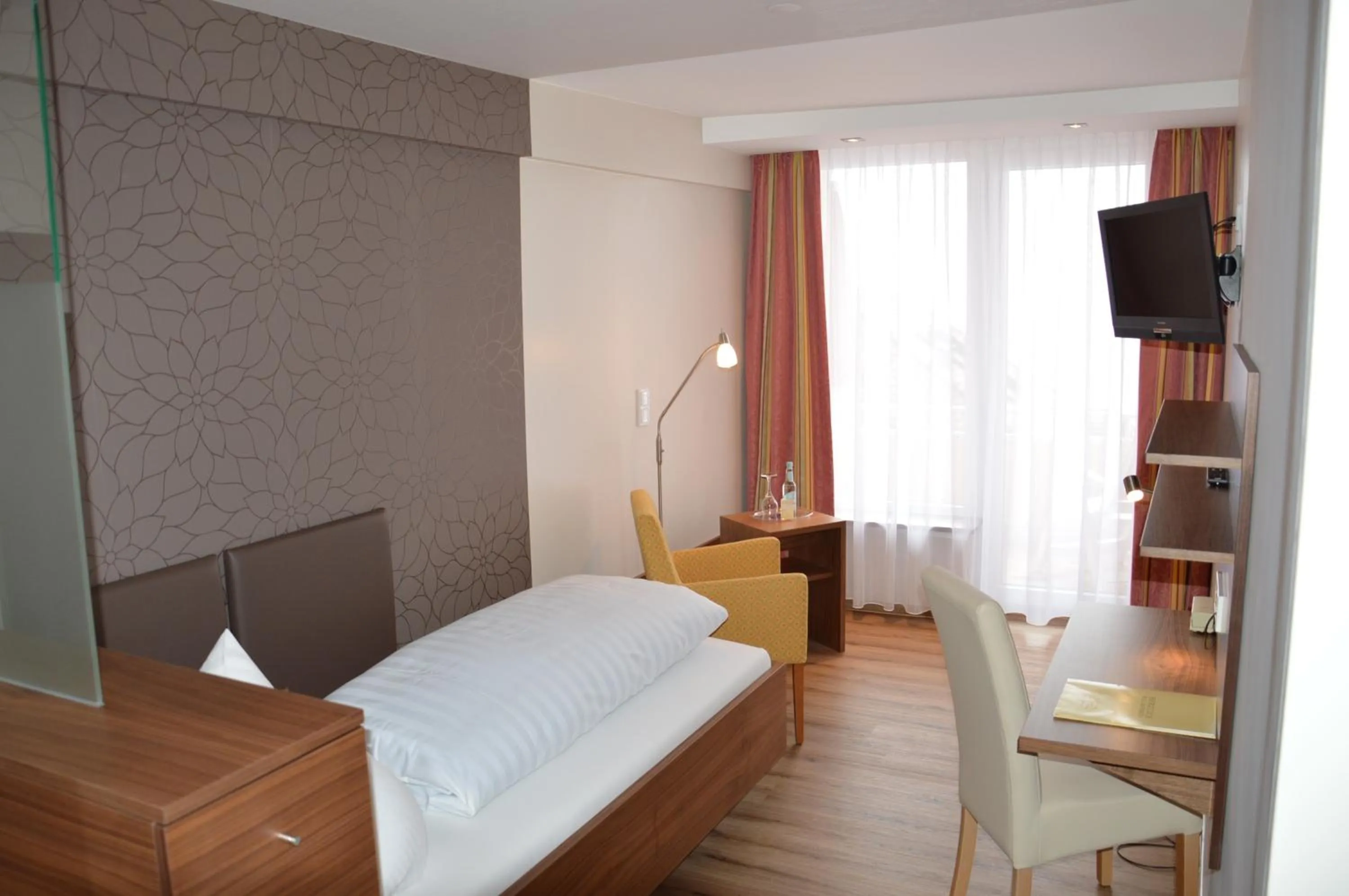 Photo of the whole room, Bed in Hotel Engel
