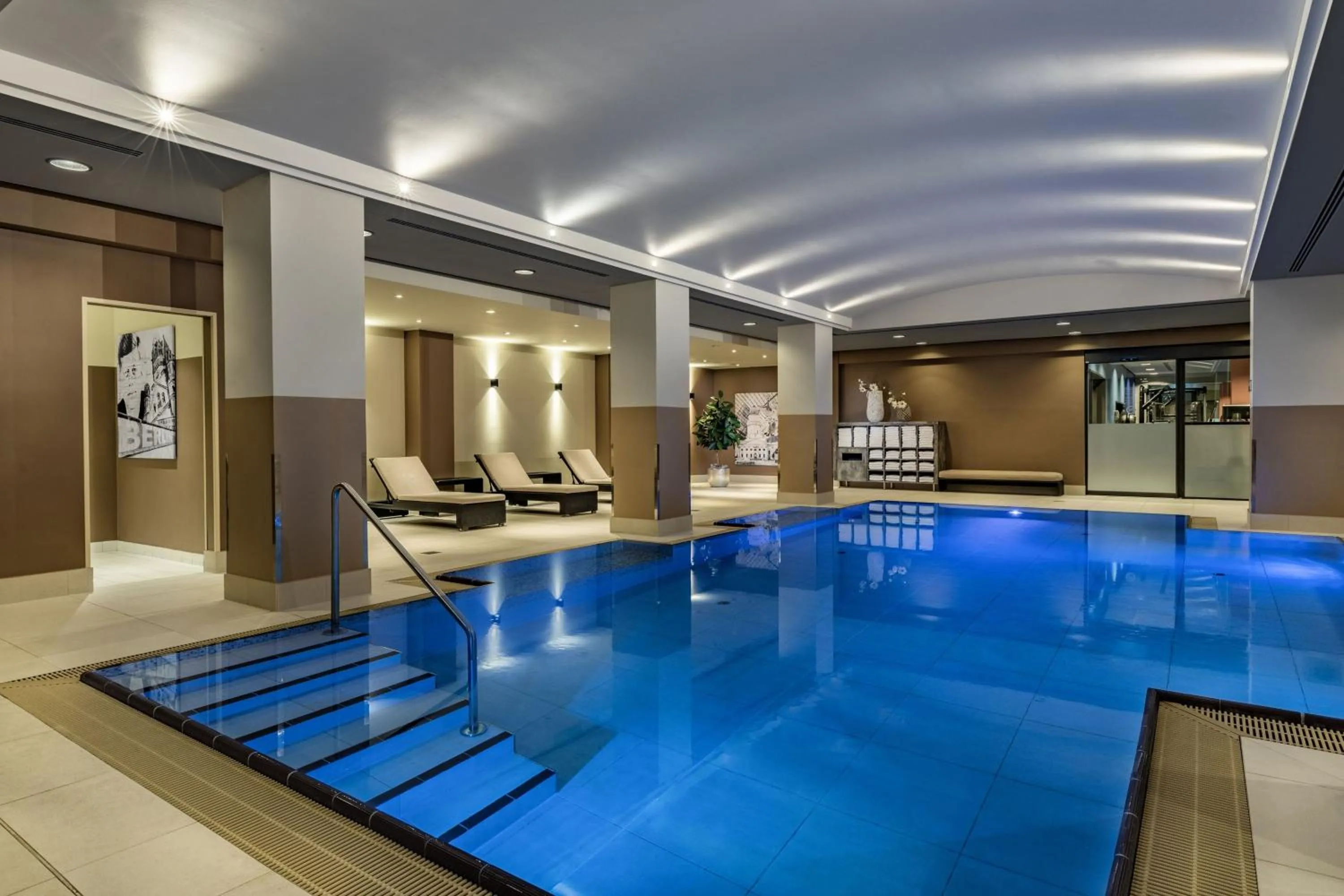 Swimming pool in Berlin Marriott Hotel