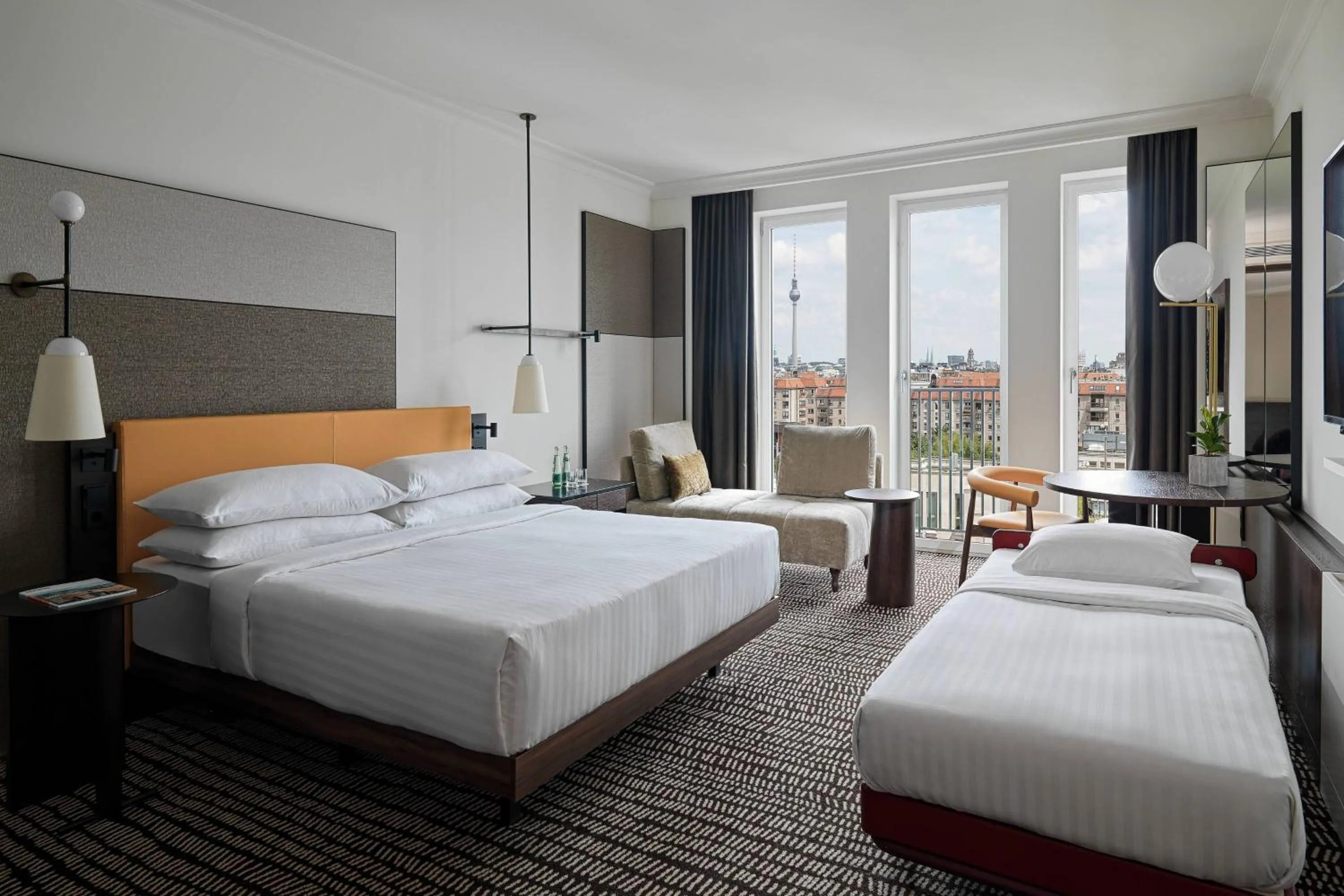 Photo of the whole room, Bed in Berlin Marriott Hotel