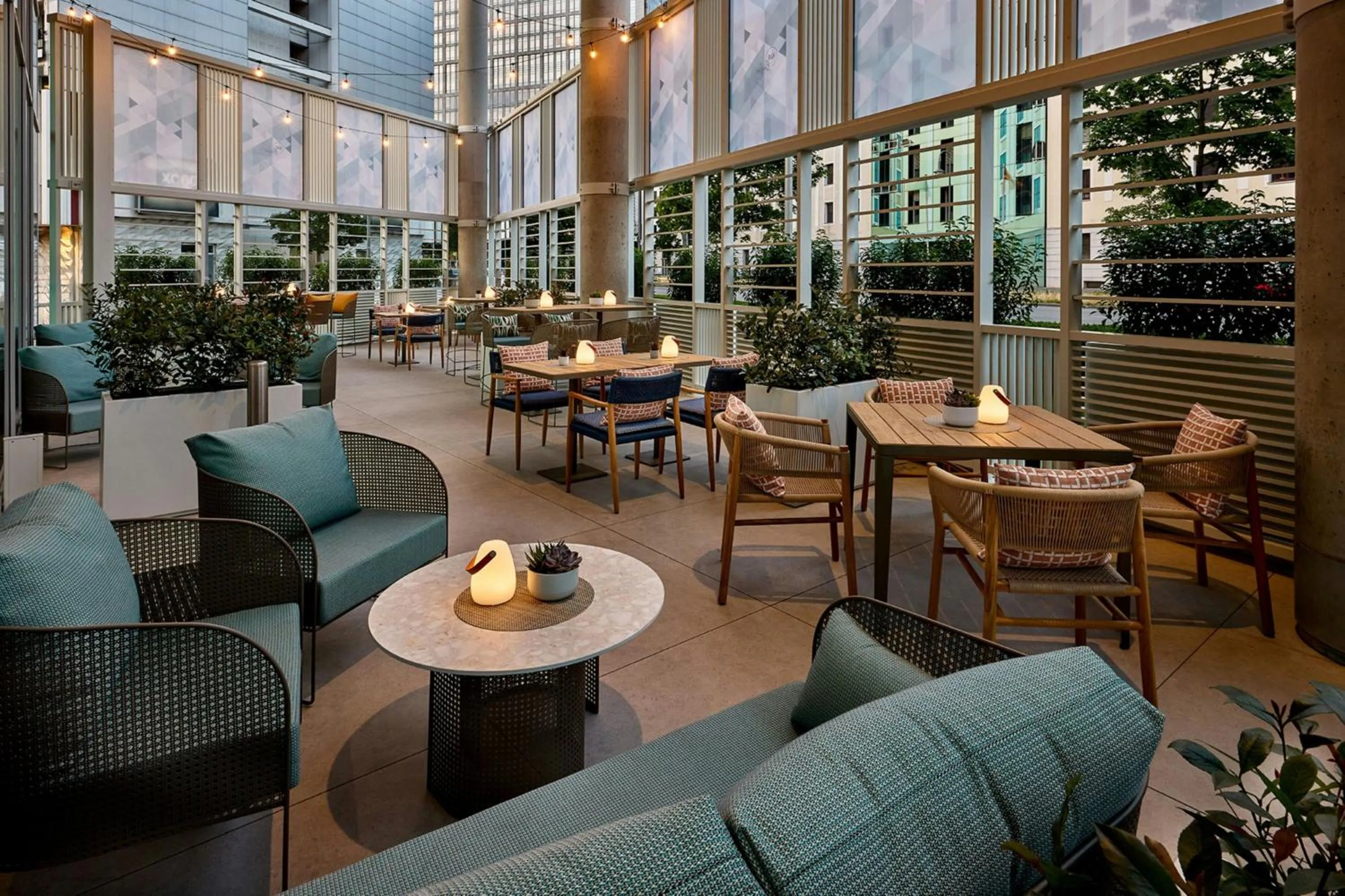 Lounge or bar in Courtyard by Marriott Berlin City Center