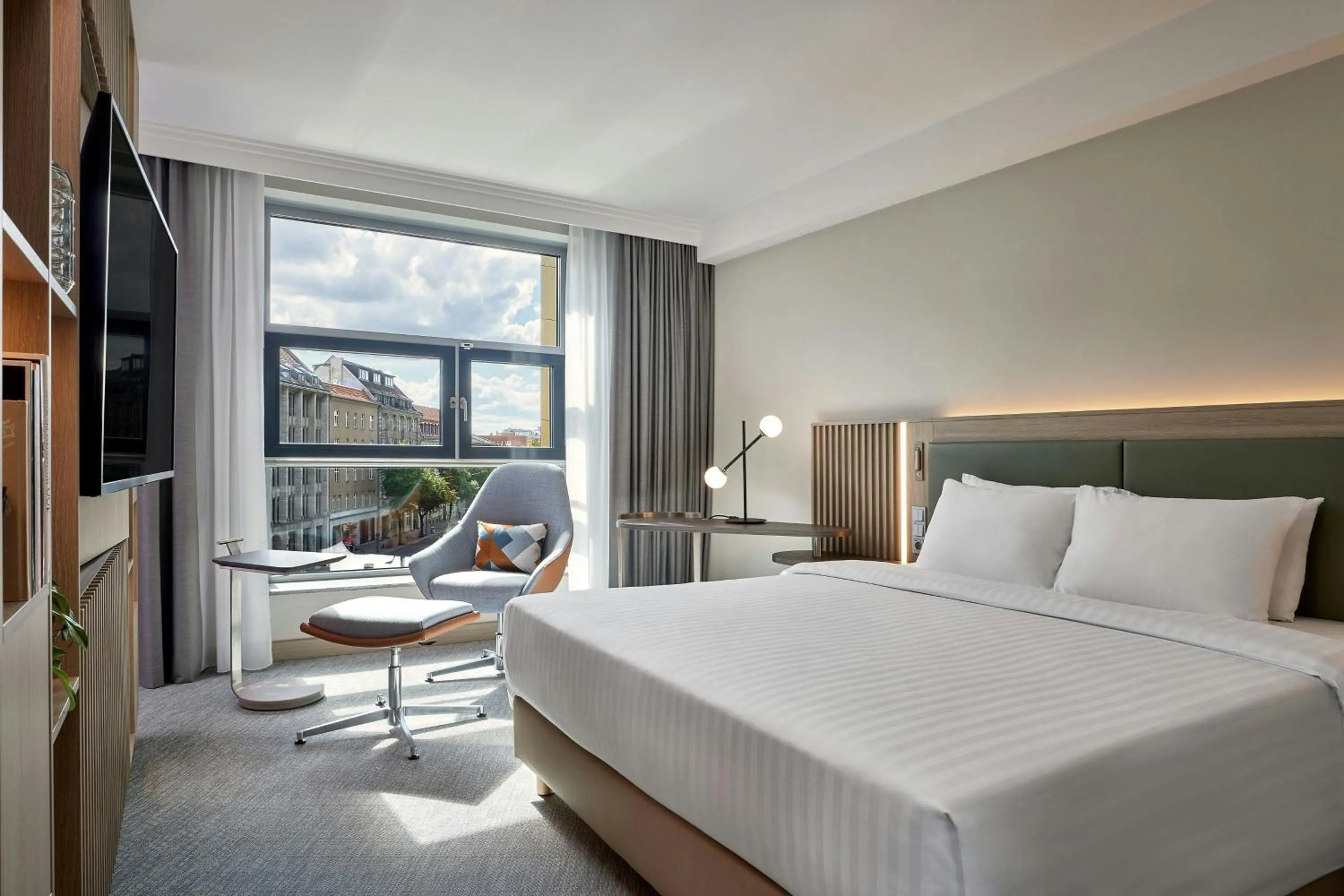 Photo of the whole room, Bed in Courtyard by Marriott Berlin City Center