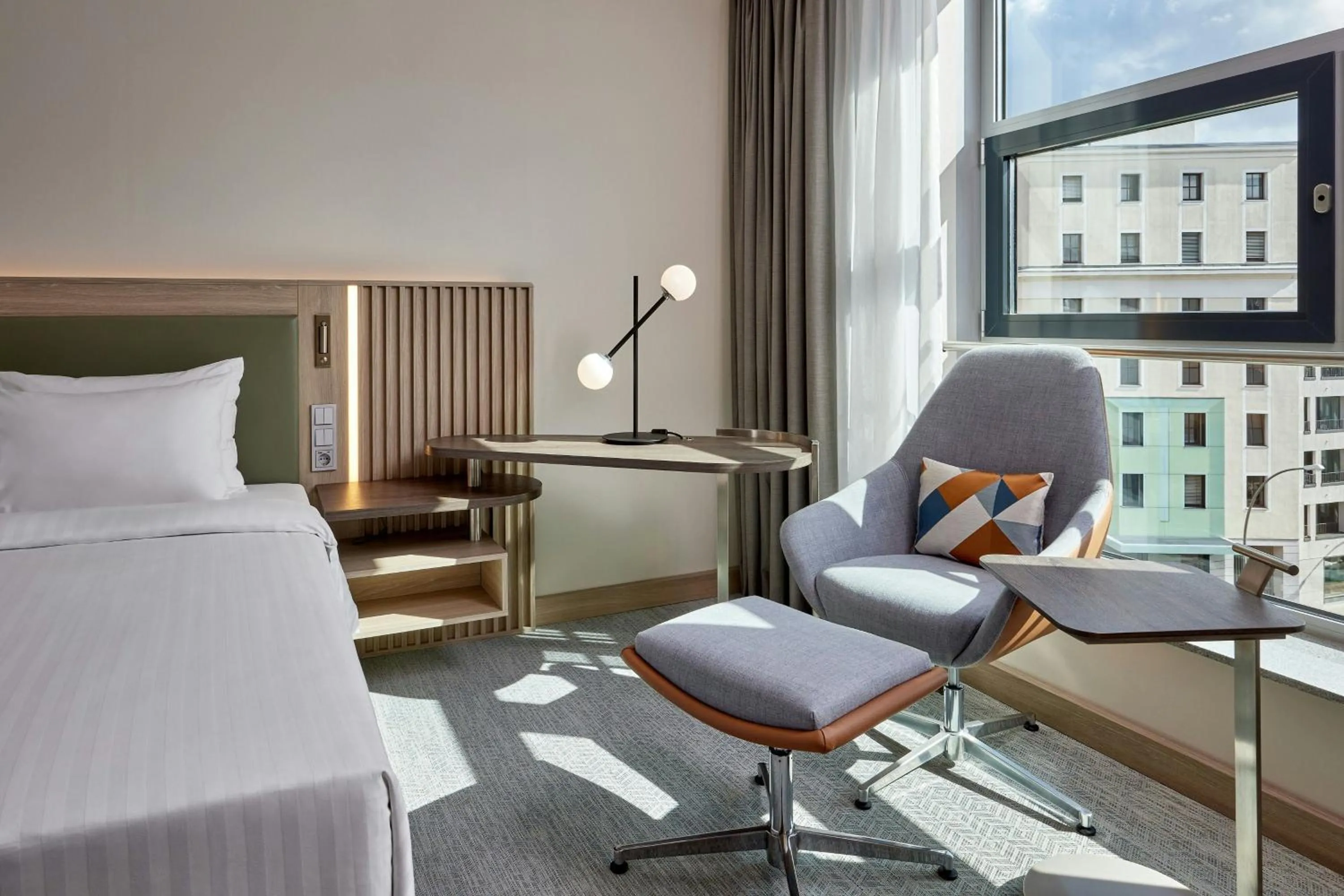 Photo of the whole room, Bed in Courtyard by Marriott Berlin City Center