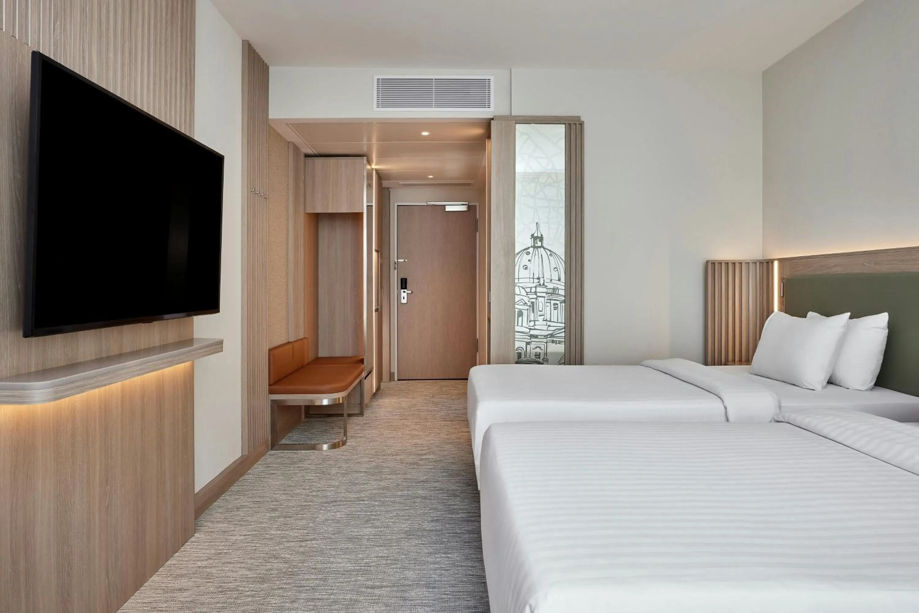 Photo of the whole room, Bed in Courtyard by Marriott Berlin City Center