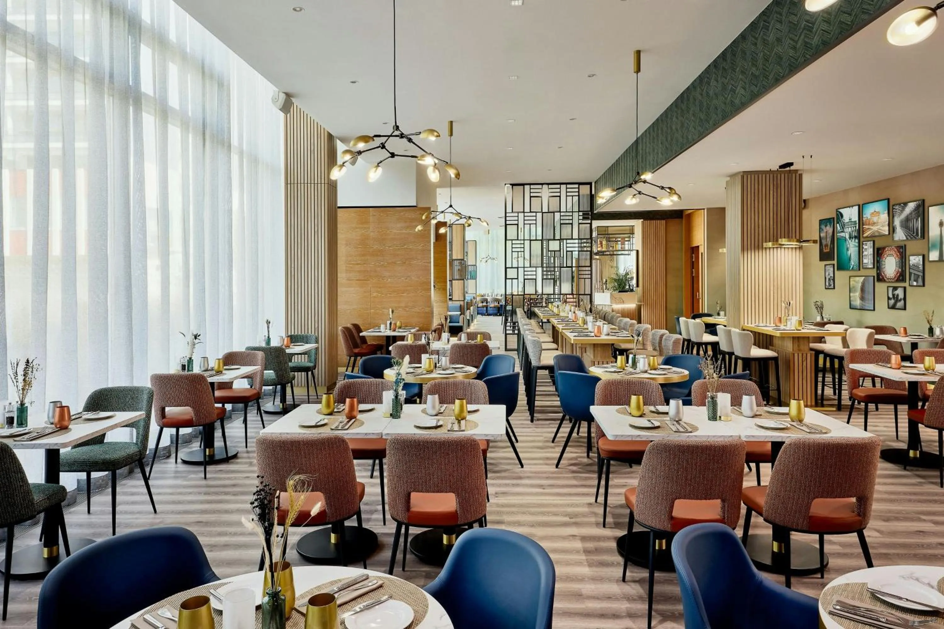 Lounge or bar in Courtyard by Marriott Berlin City Center