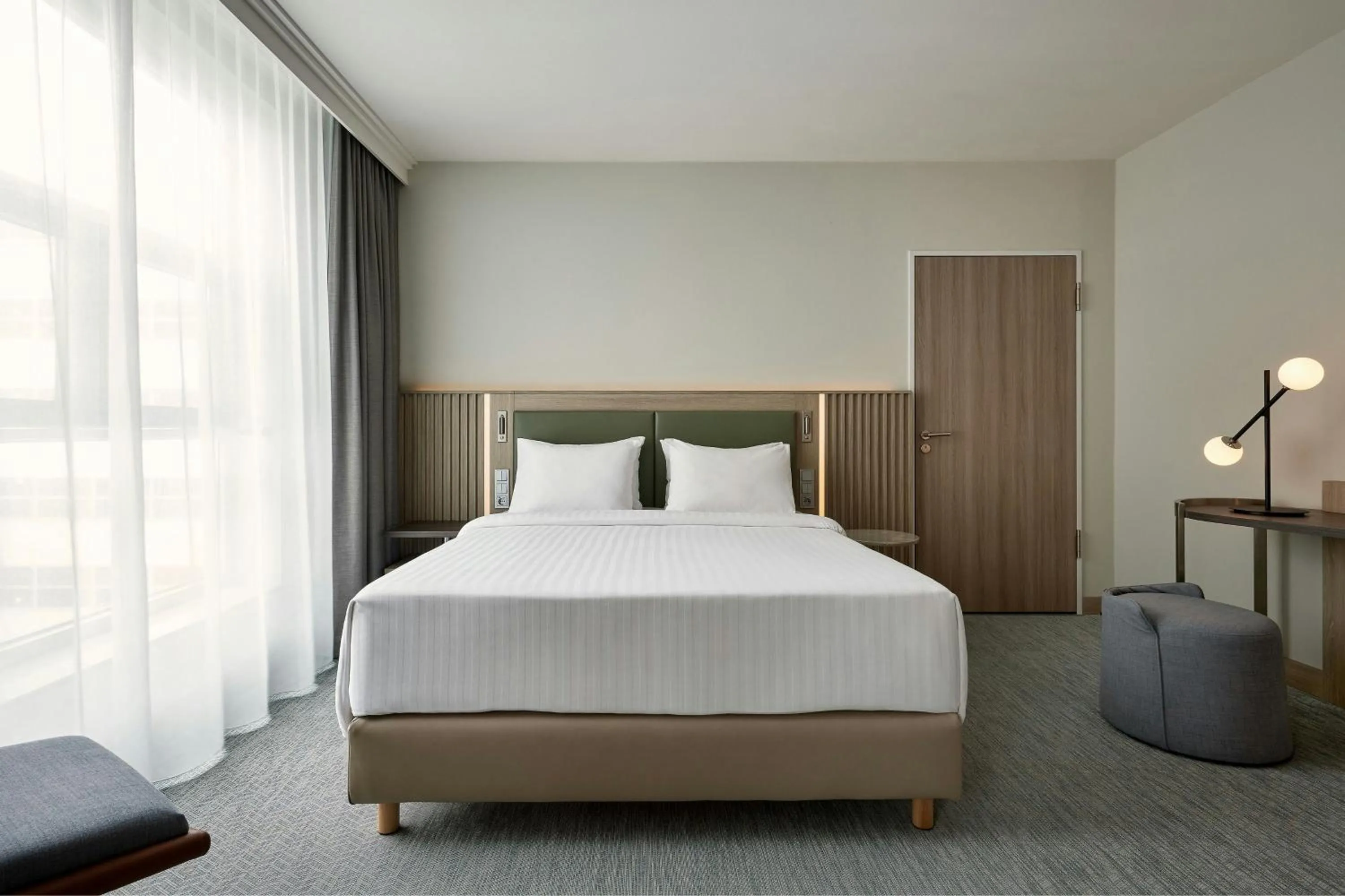 Photo of the whole room, Bed in Courtyard by Marriott Berlin City Center