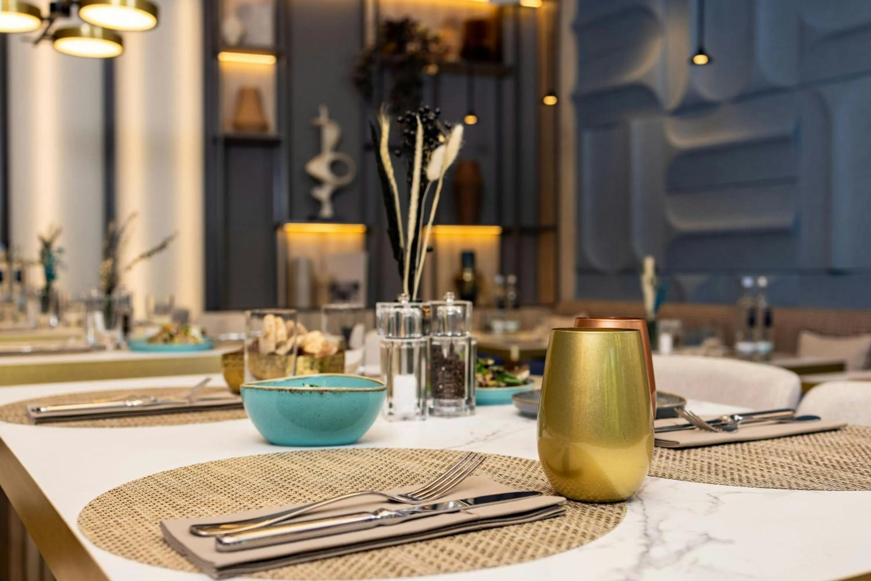 Lounge or bar in Courtyard by Marriott Berlin City Center