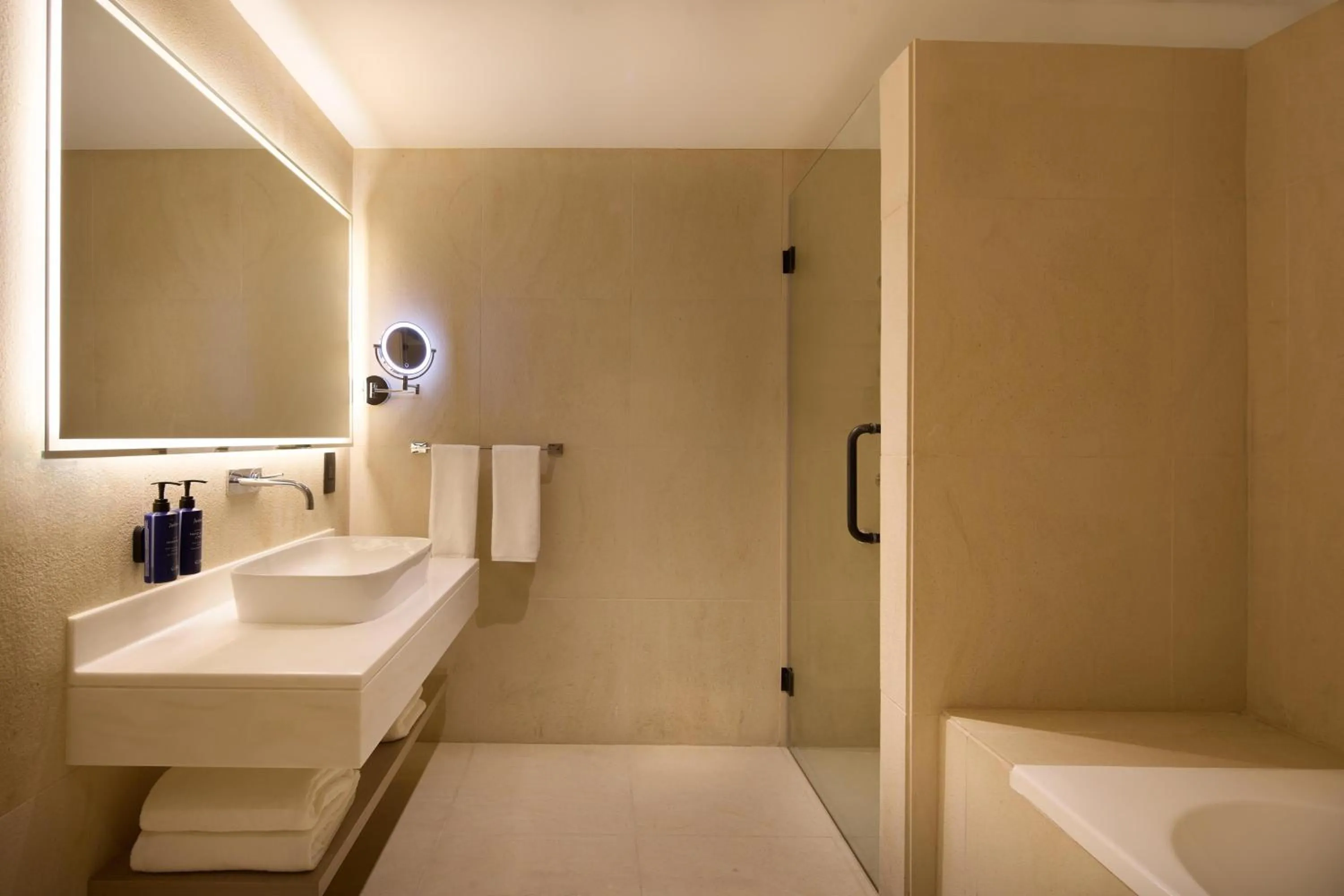 Shower in Radisson Blu Residence, Dubai Marina
