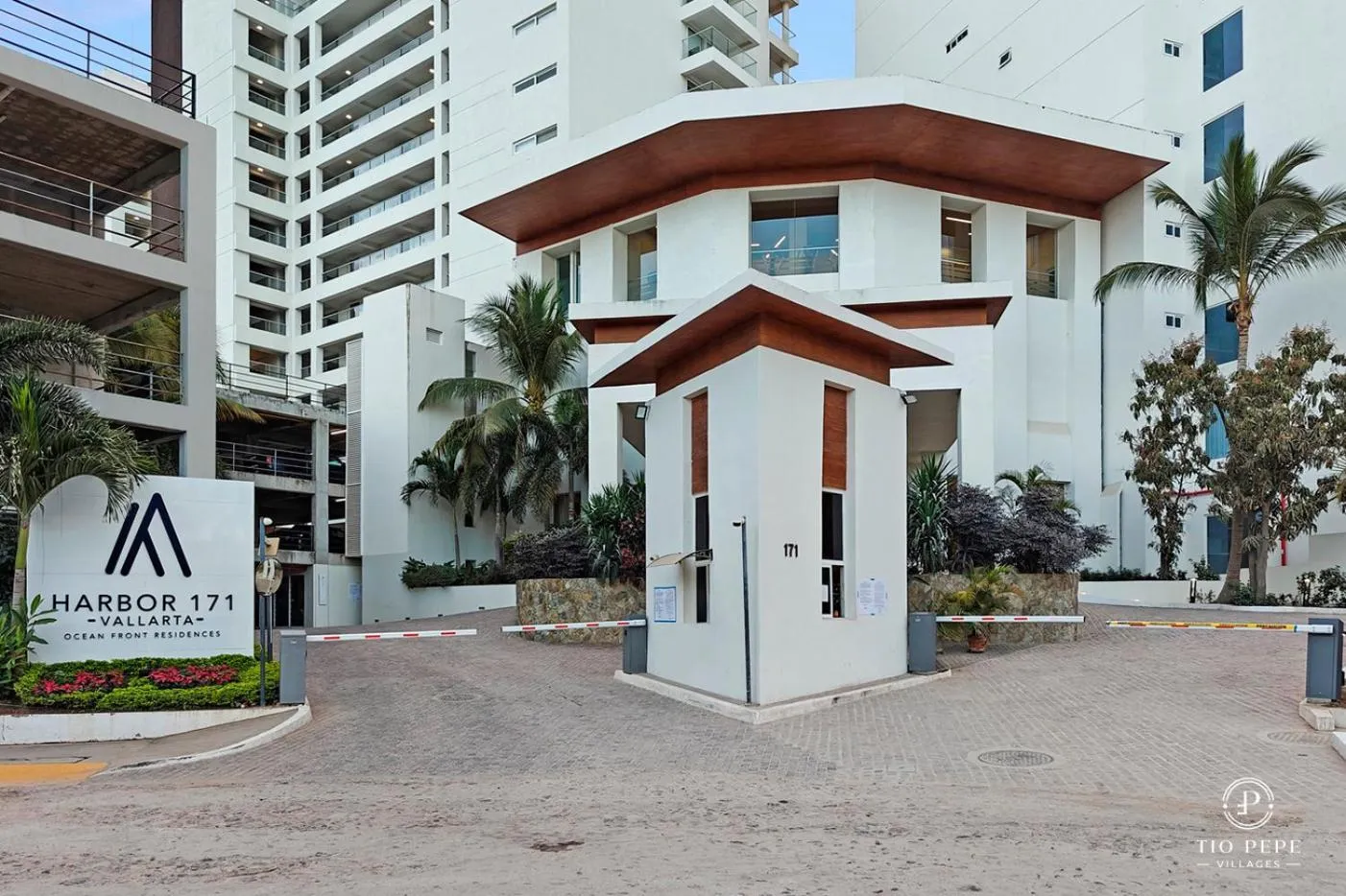 Property building in Harbor Puerto Vallarta 14003
