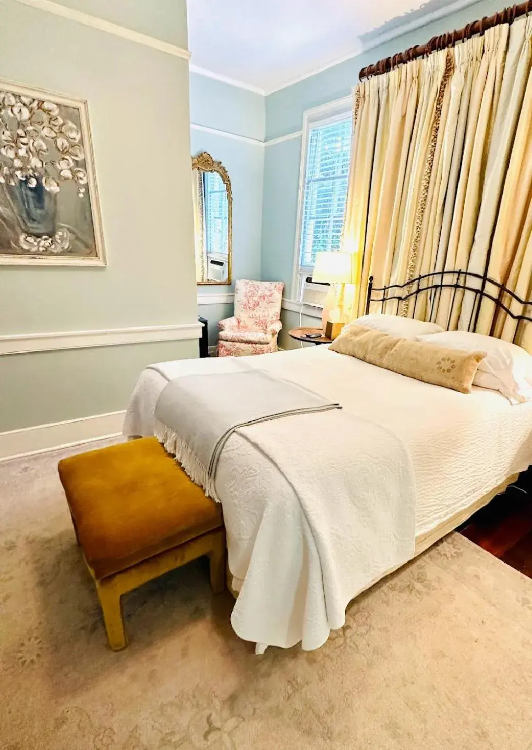 Queen Room in Bijou Boutique Inn Queen Room in Bijou Boutique Inn