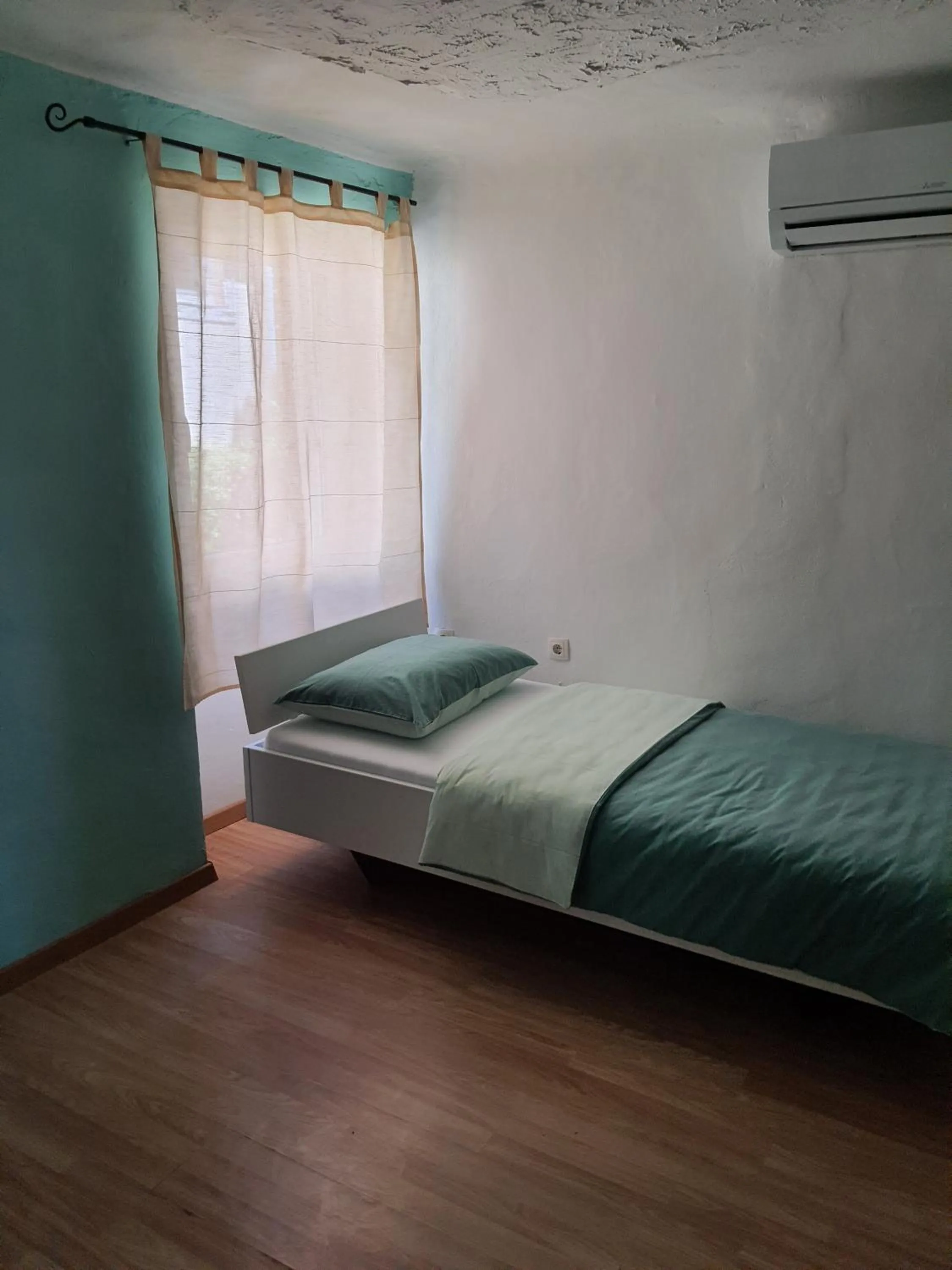 Double or Twin Room with Shared Bathroom - single occupancy in Hostel Martin