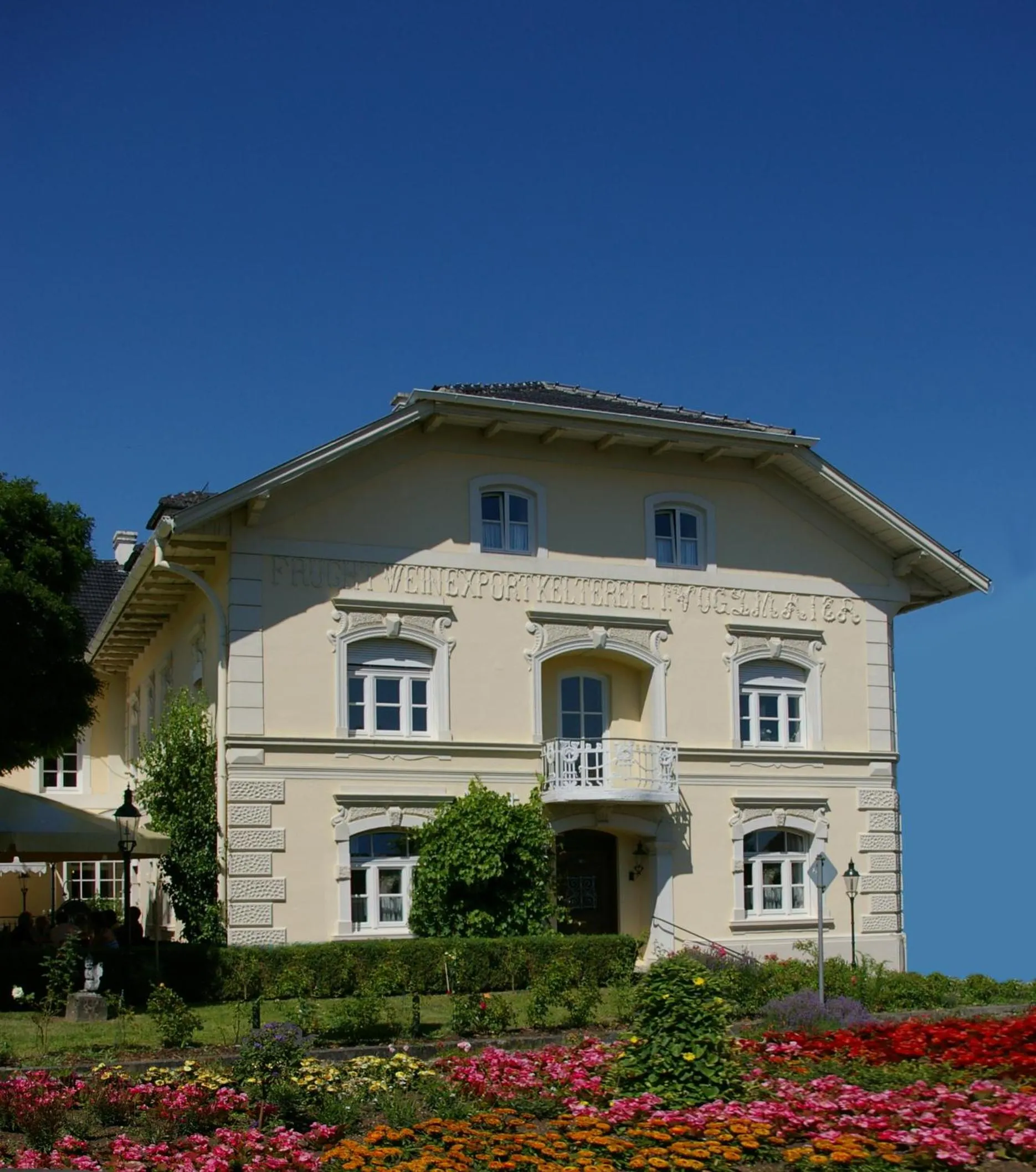 Facade/entrance in Sammareier Gutshof