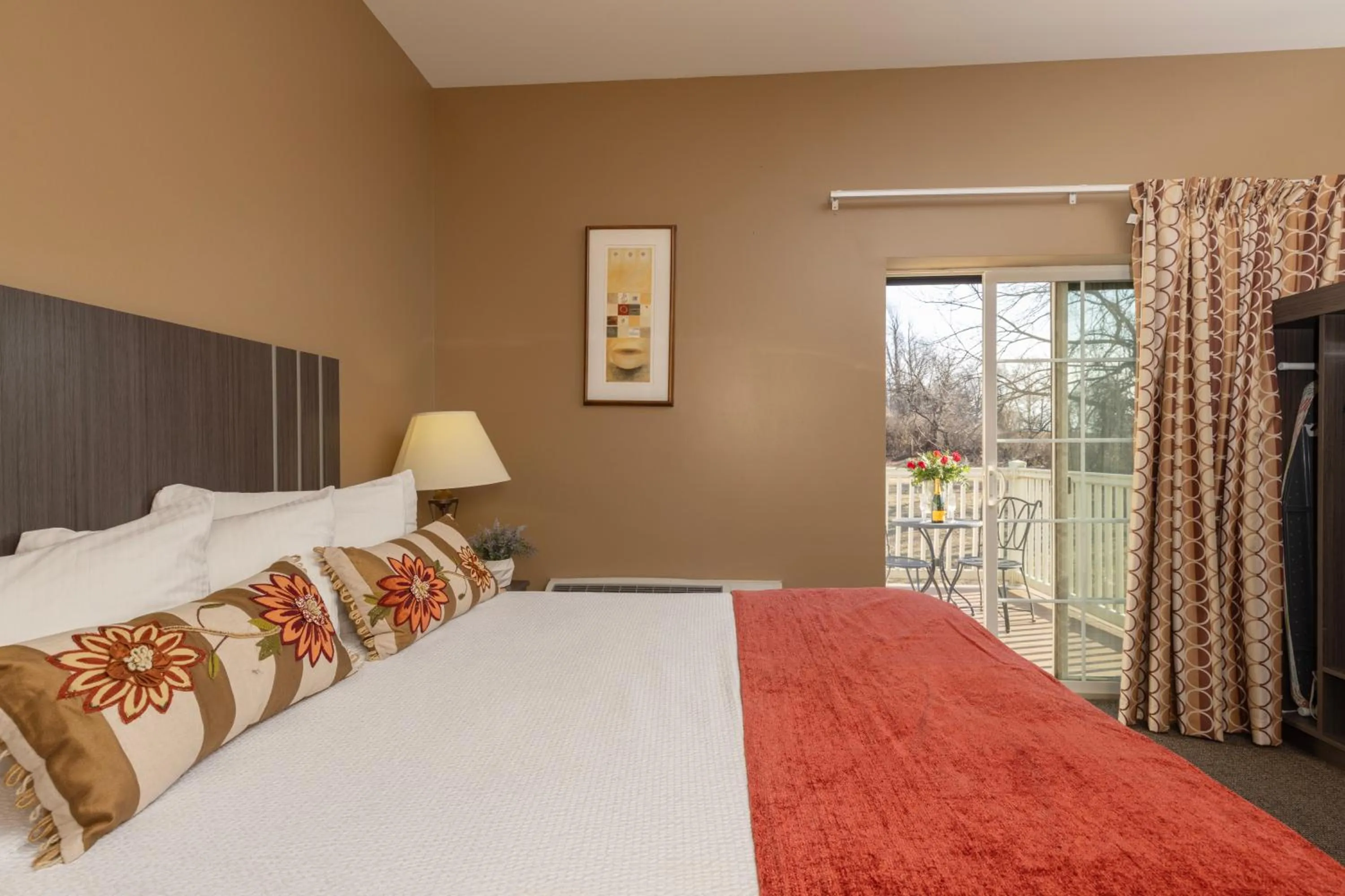 Bed in Brinton Suites