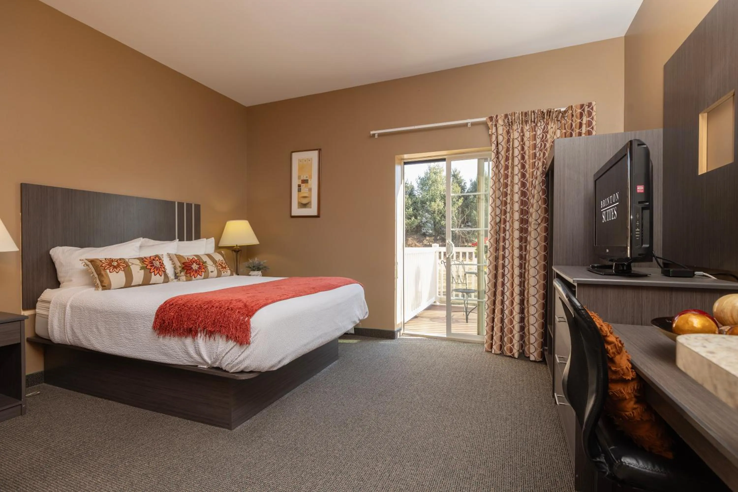 Bedroom, Bed in Brinton Suites