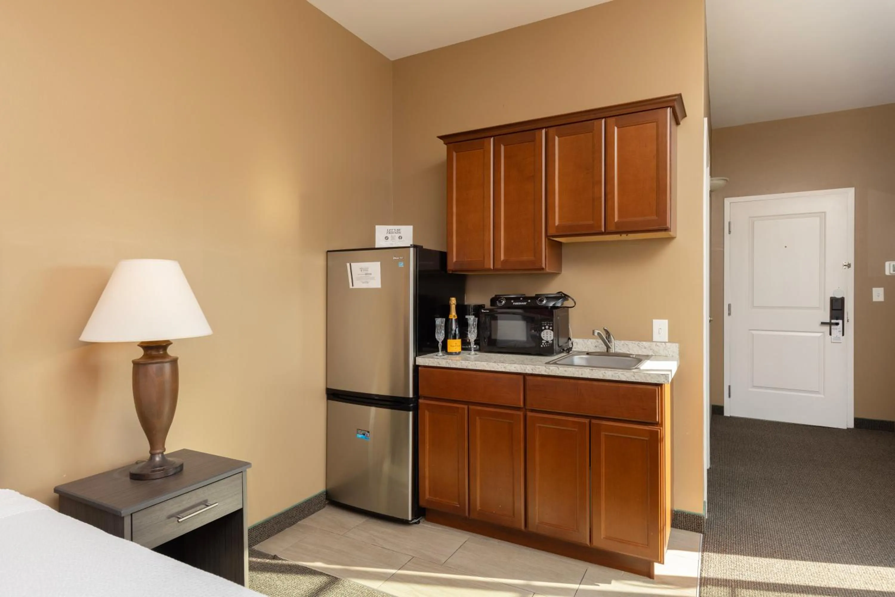 Kitchen or kitchenette in Brinton Suites