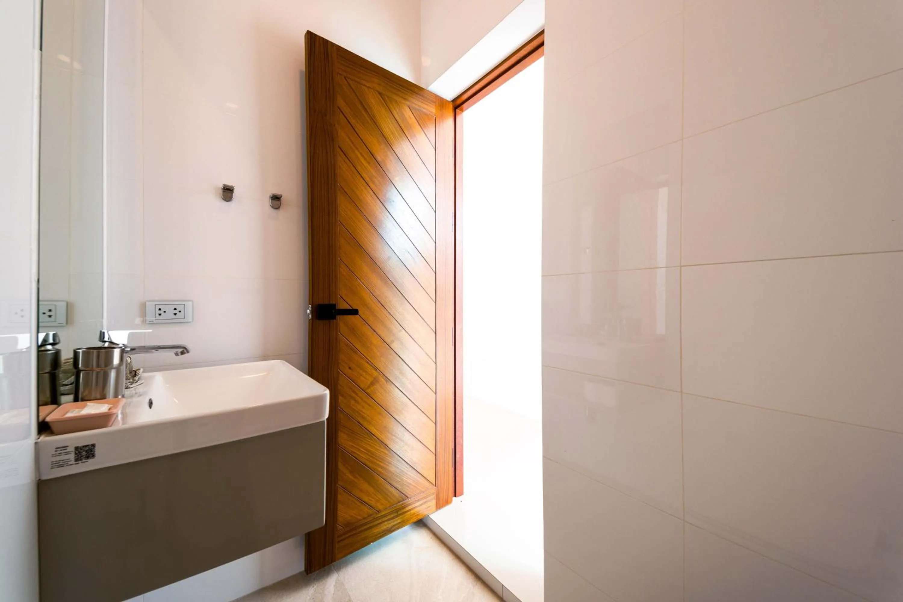 Bathroom in Harmony Villa 5 Bedroom Modern Pool Villa - KH-A7