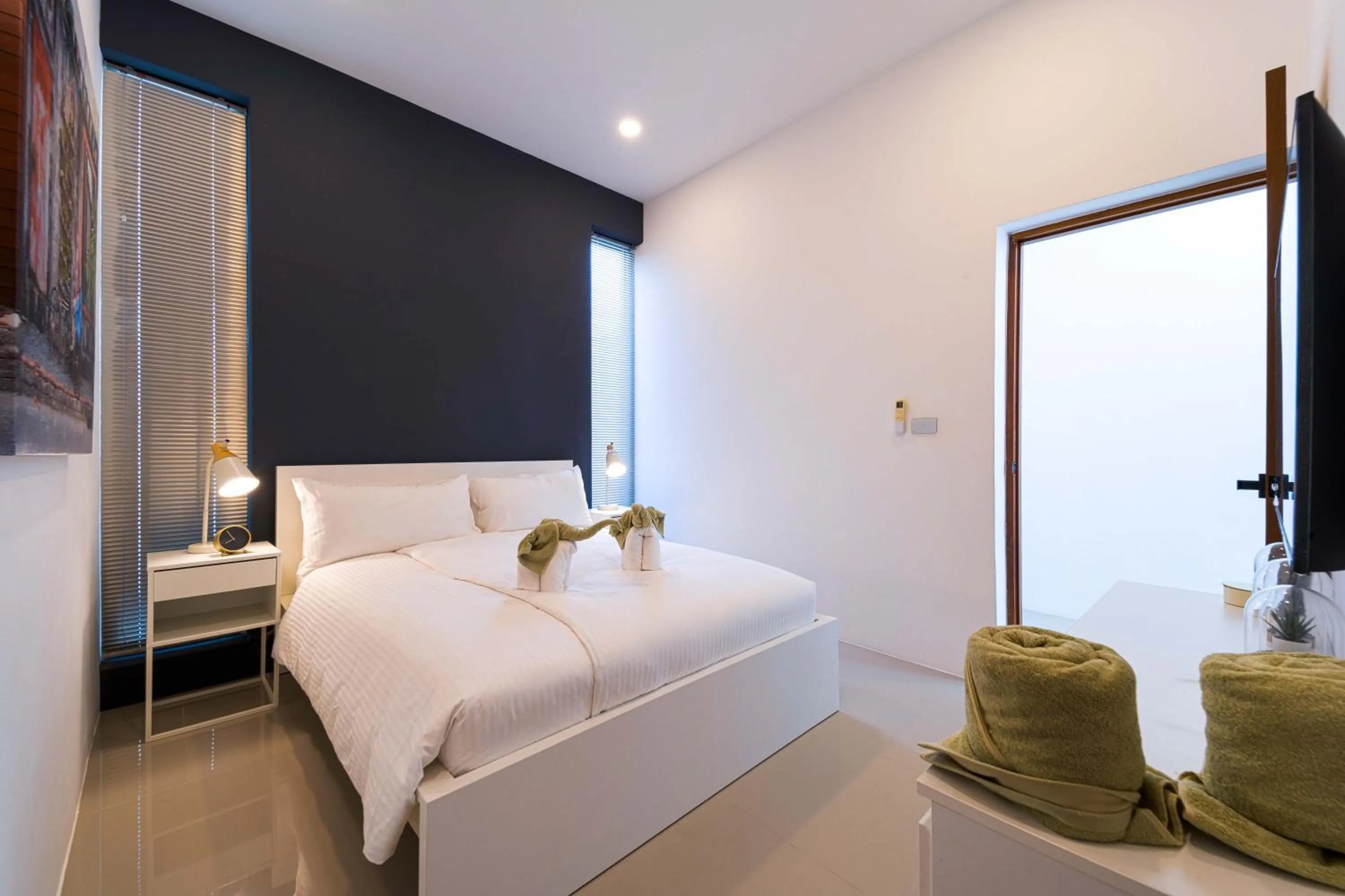 Bedroom, Bed in Harmony Villa 5 Bedroom Modern Pool Villa - KH-A7