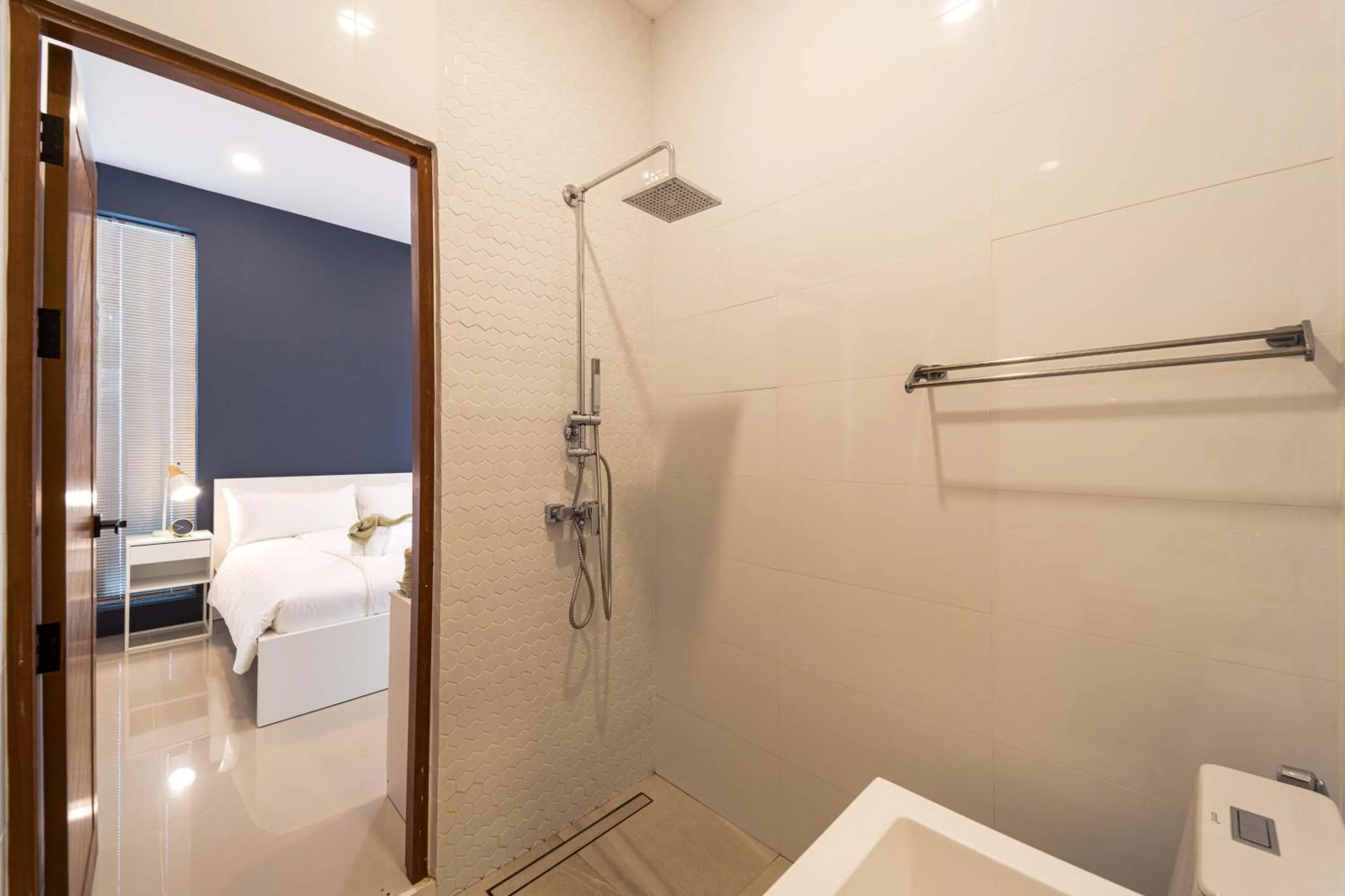 Bathroom, Bed in Harmony Villa 5 Bedroom Modern Pool Villa - KH-A7