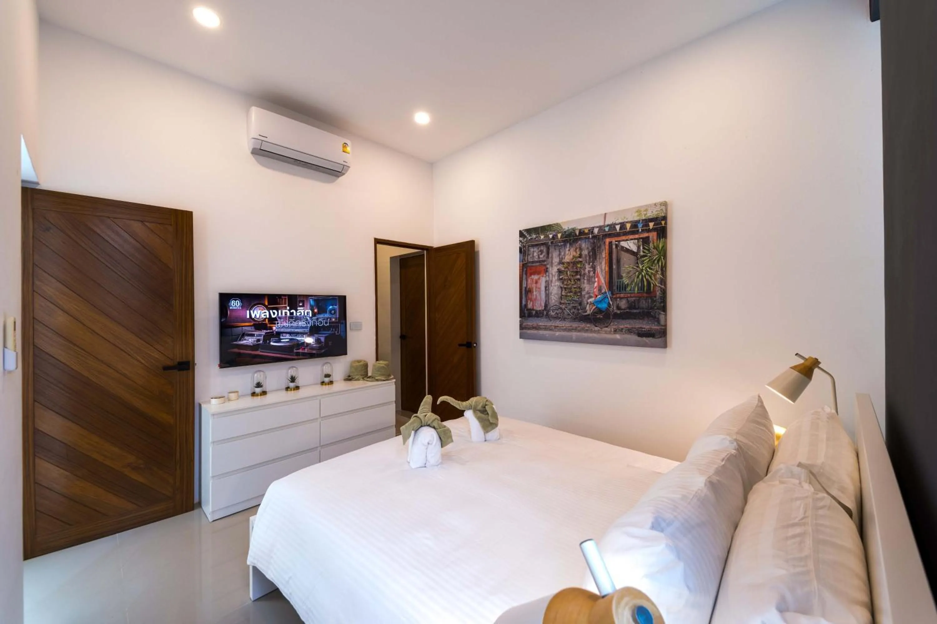 Bedroom, Bed in Harmony Villa 5 Bedroom Modern Pool Villa - KH-A7