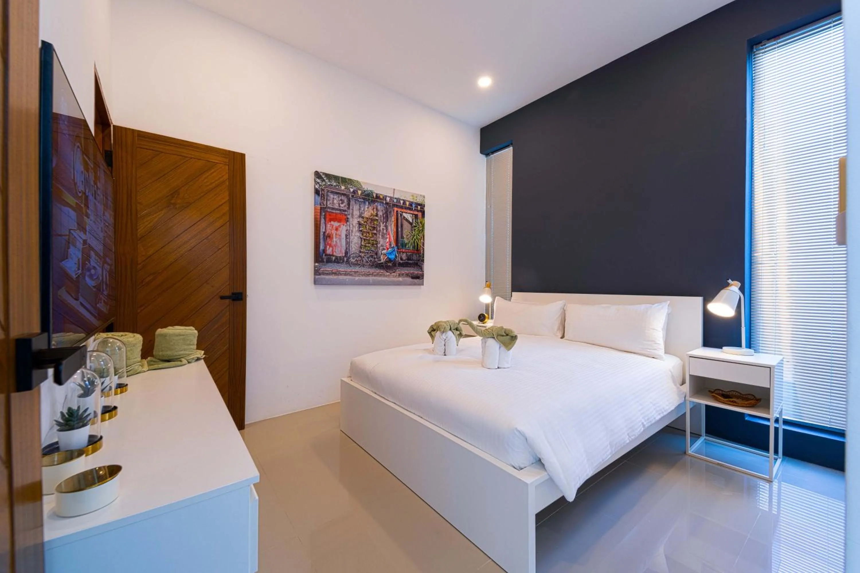 Bedroom, Bed in Harmony Villa 5 Bedroom Modern Pool Villa - KH-A7