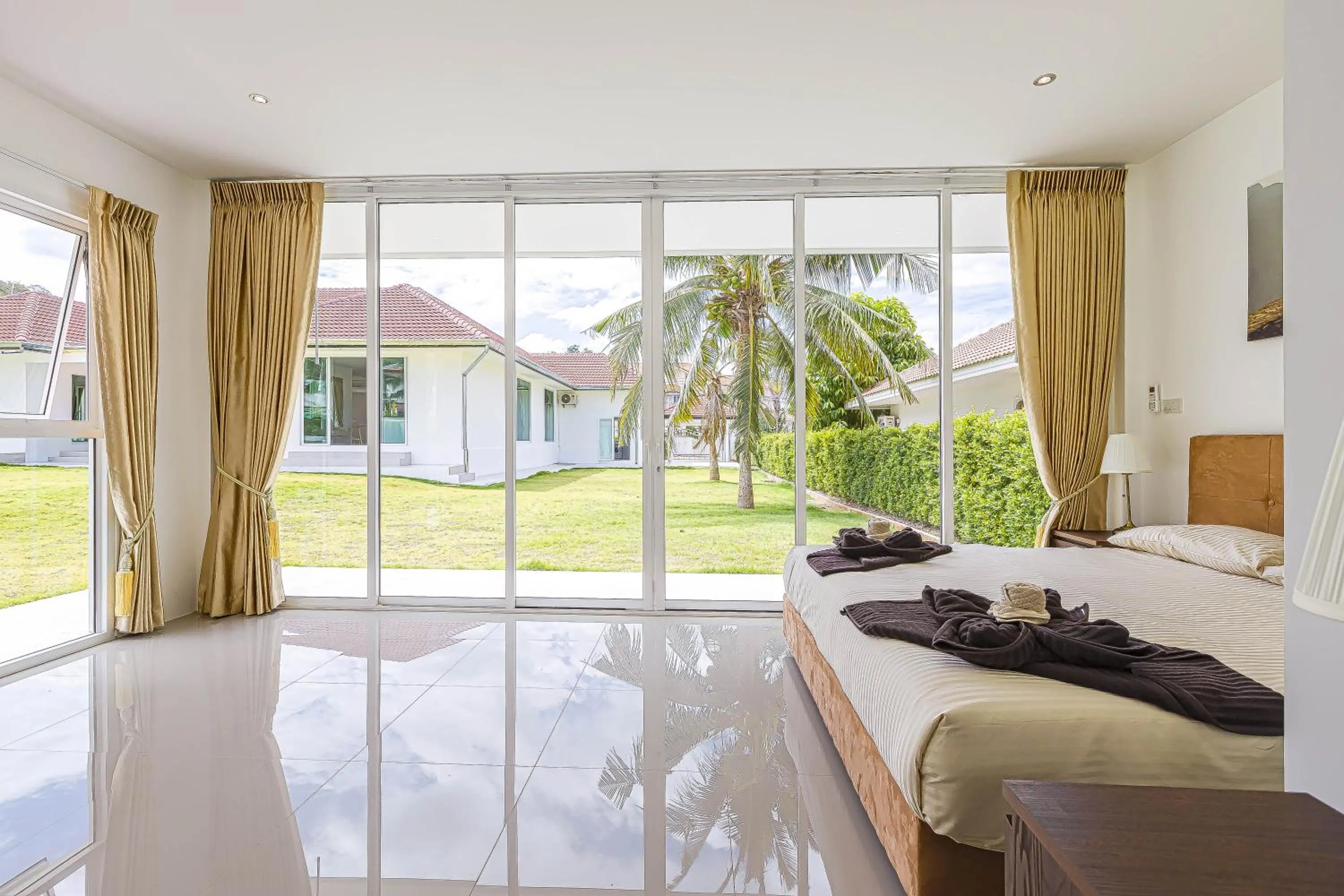 Bed in Amazing Private 6 Bedroom Pool Villa ED60