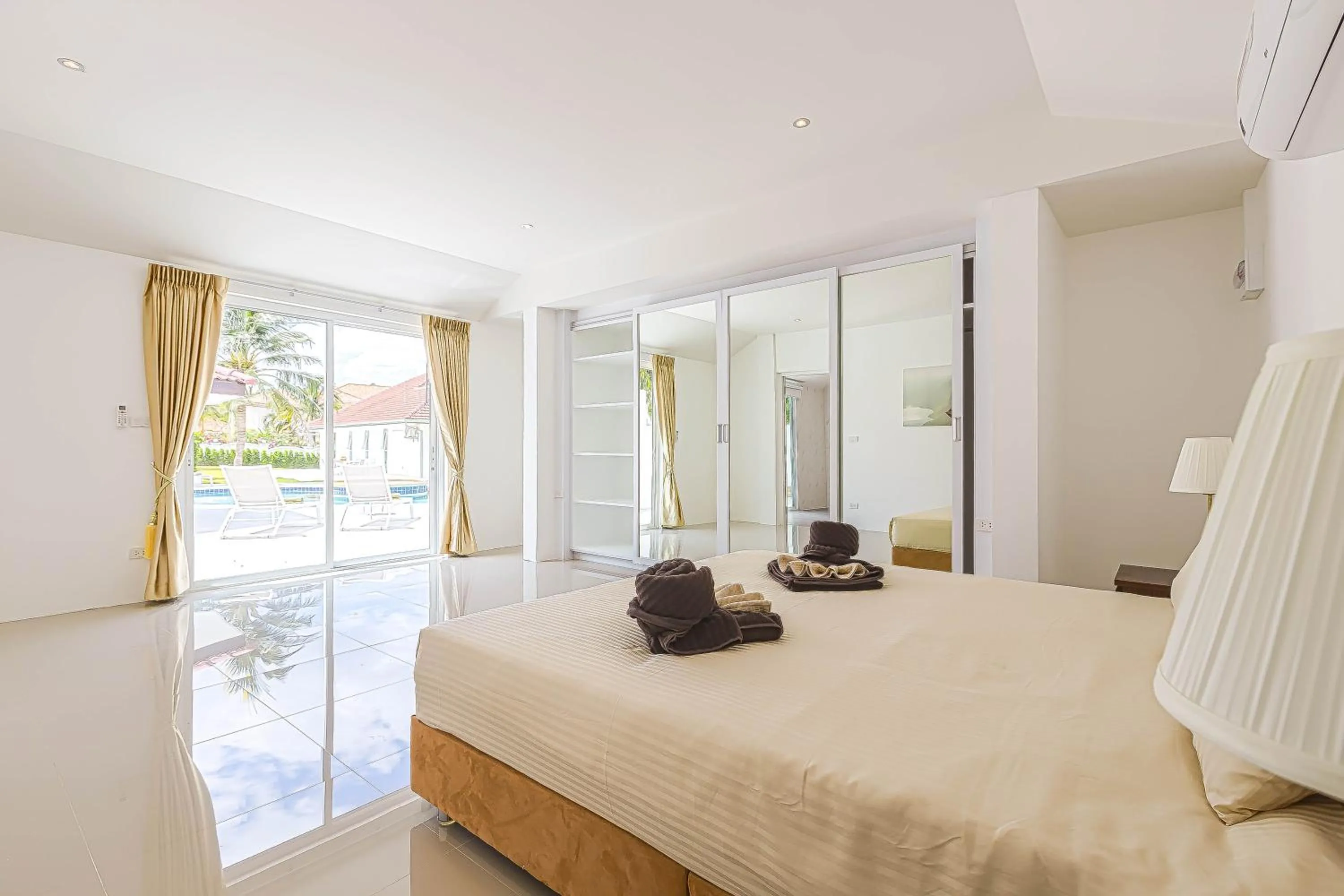 Bed in Amazing Private 6 Bedroom Pool Villa ED60