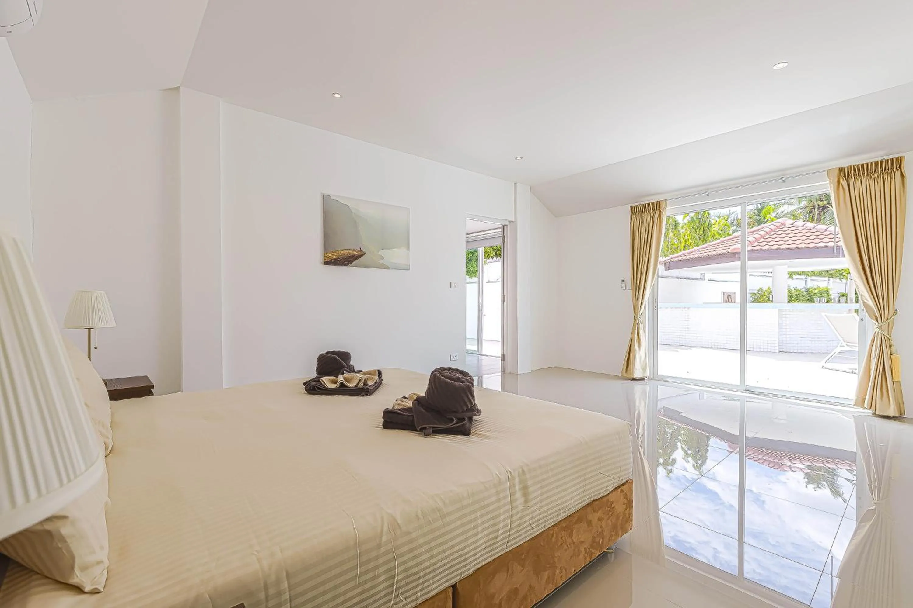 Bed in Amazing Private 6 Bedroom Pool Villa ED60