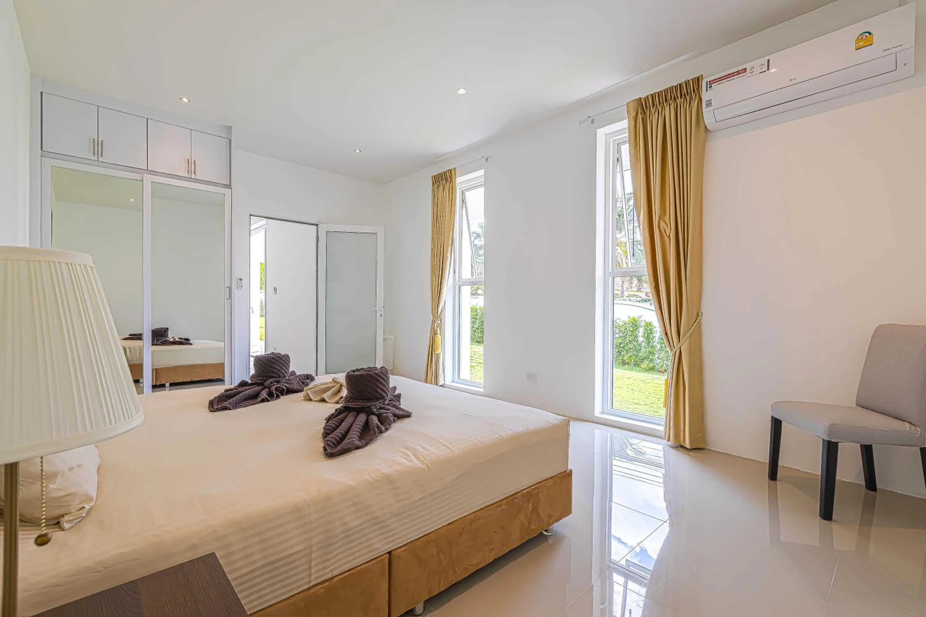 Bed in Amazing Private 6 Bedroom Pool Villa ED60