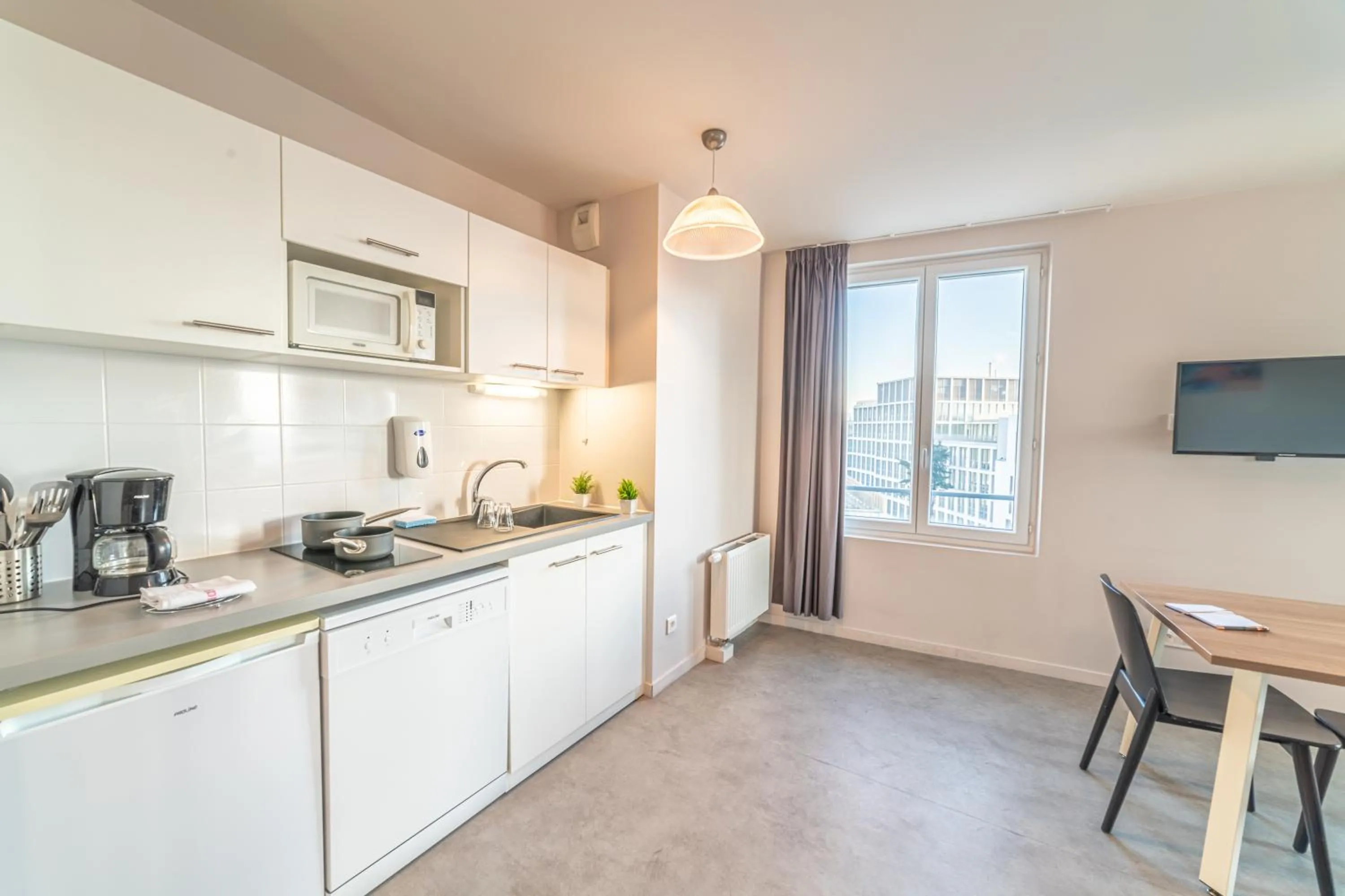 Kitchen or kitchenette in Break & Home Campus Condorcet - La Maison des chercheurs Appart'Hôtel