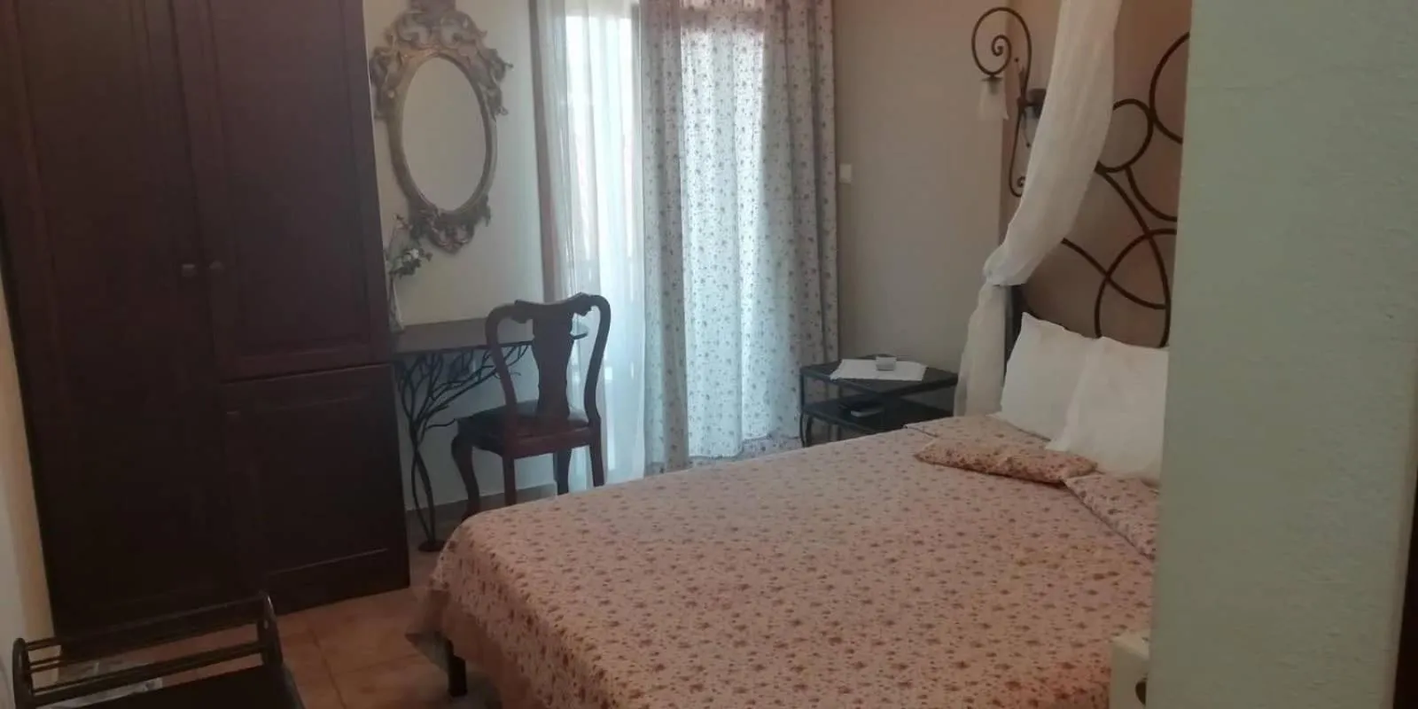 Photo of the whole room, Bed in Xenios Zeus