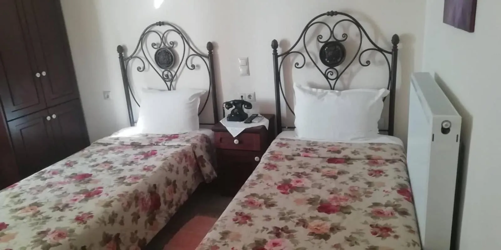 Photo of the whole room, Bed in Xenios Zeus