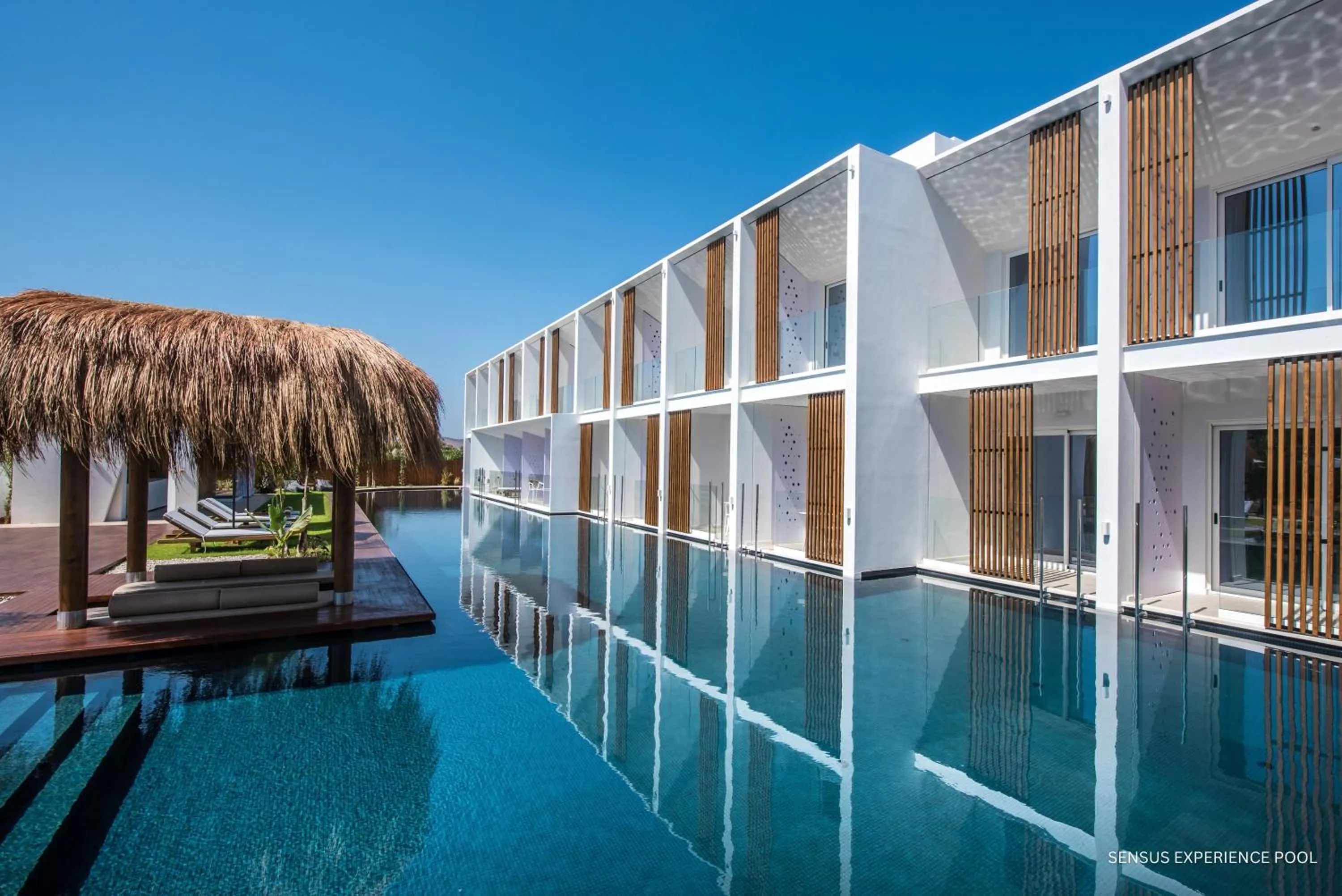 Swimming pool in Sensus Experience by Lavris